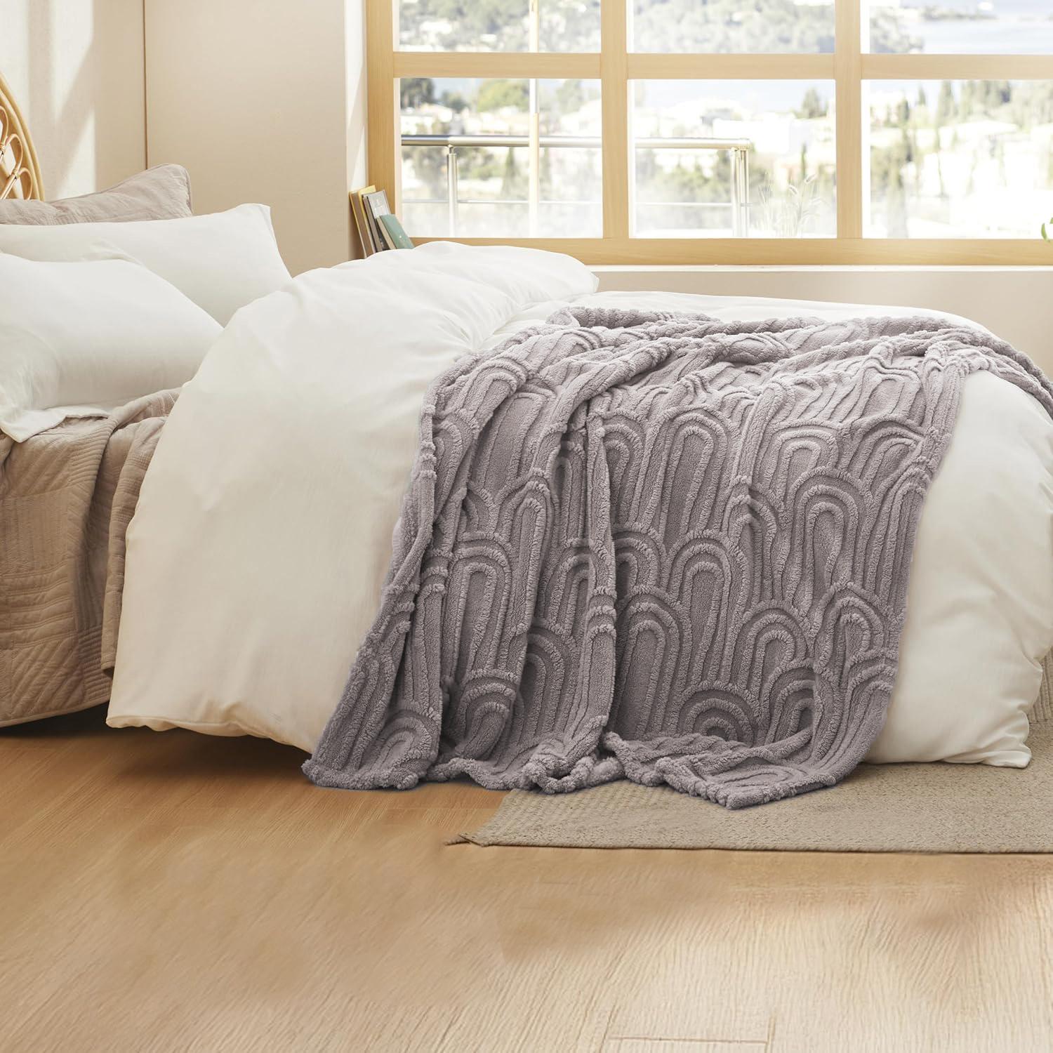 Flannel Fleece Super Soft Cozy Fluffy Throw，Arch Chic Bedding for All Seasons,Soft Fleece Blankets Gifts for Women Mom Girls