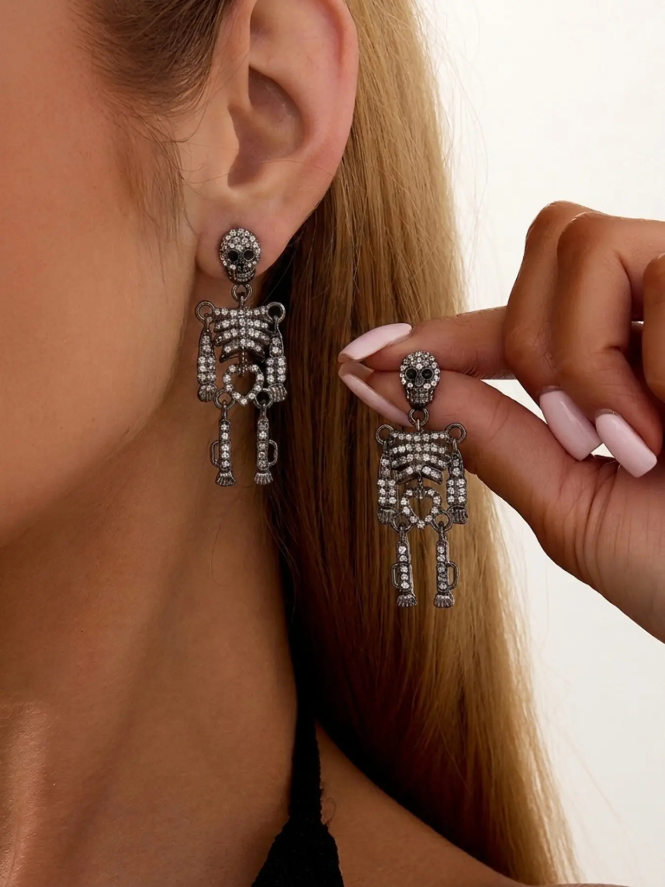 Full Rhinestone Movable Skeleton Dangle Earrings Black Gunmetal Skull Drop Earrings Gothic Punk Halloween Sparkly Statement Earrings Women Rock Party Jewelry