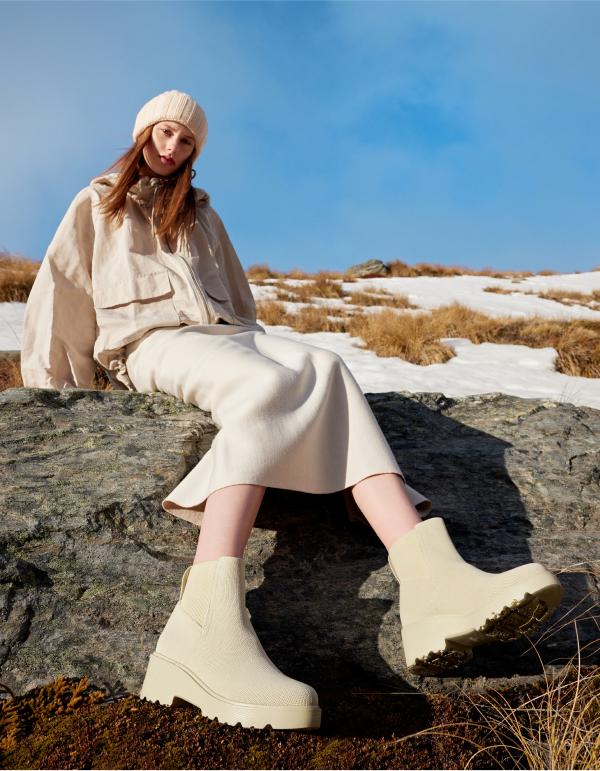 VIVAIA Women's Round-Toe Platform Water Repellent Chunky Wedge Boots-– Lightweight, Stable & Perfect for Travel & Outdoor Wear, Non-slip Boots for Women & Girls, Lug Sole Chelsea Boots Footwear Walking Shoes (Everly) SpringStatements