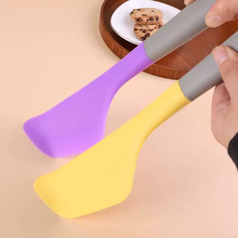 Large silicone spatula, durable and heat-resistant and easy to clean, silicone material is flexible and easy to use, ideal for stirring, spreading, baking, Ideal home kitchen tool