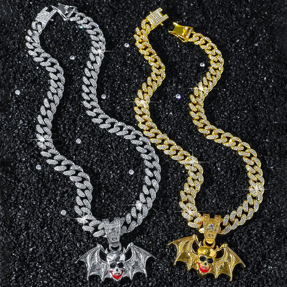 New European and American style personalized men's hip-hop Halloween quirky bat skull pendant necklace