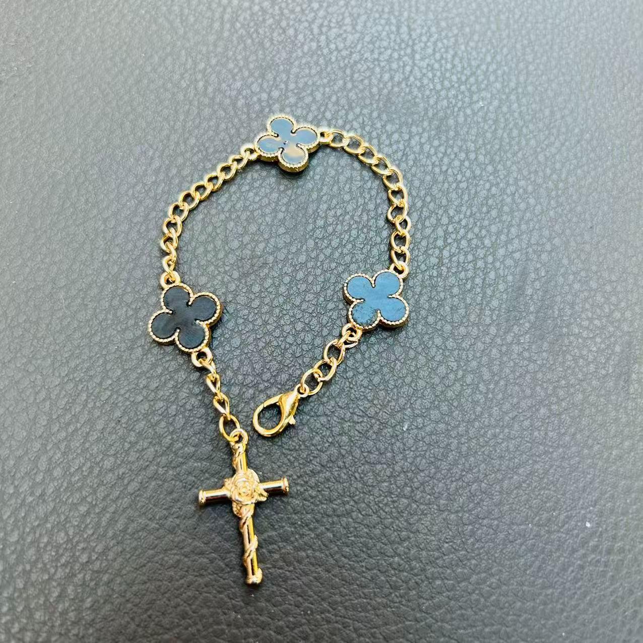 Four-Leaf Clover Steering Wheel Ornament, Rose Cross Pendant, Elegant Car Steering Wheel Decoration, Car Accessories, Car Hanging Decorations, Car Interior Decoration, Car Interior Accessory