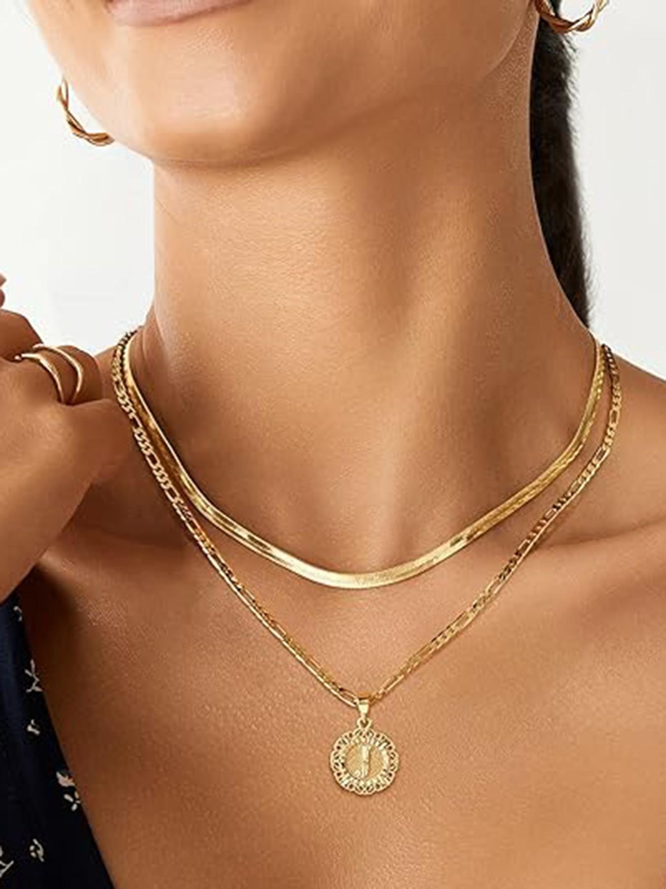 Lady-style initial letter necklace, 14K gold plated circular letter pendant with a combination of letter charms, a Floreal chain jewelry with letters ranging from A to Z, Mother's Day gift, back-to-school season necklace gift, Teacher's Day necklace gift