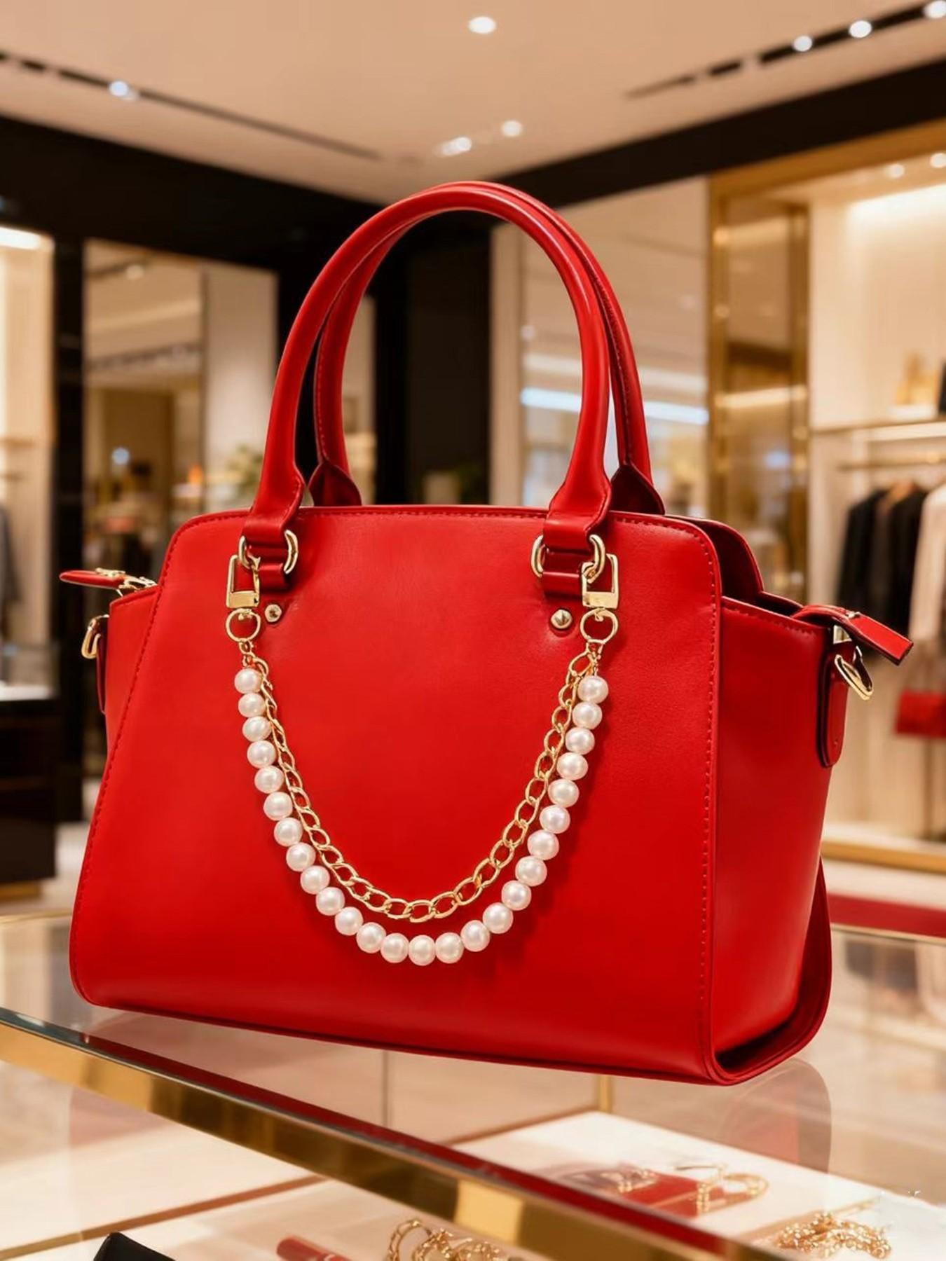 Gentle, delicate, elegant, textured pearl chain with double layered structure design and chain decoration, possessing a sense of hierarchy, widely used, convenient to carry, can be used as bag decoration, Elegant chain handbag