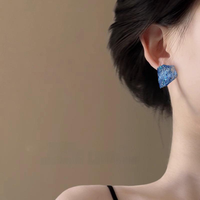 Silver needle irregular resin geometric stud earrings, exaggerated and delicate European and American style, niche, high-class, fashionable and personalized ear jewelry, a gift for women