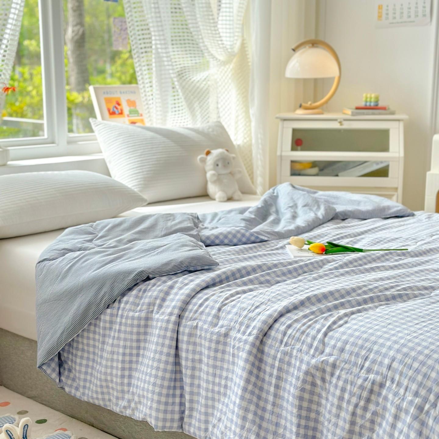 1pc Plaid Summer Quilt, Washable, Non-Clumping, Soft and Skin-Friendly, Ideal for Air Conditioning Use