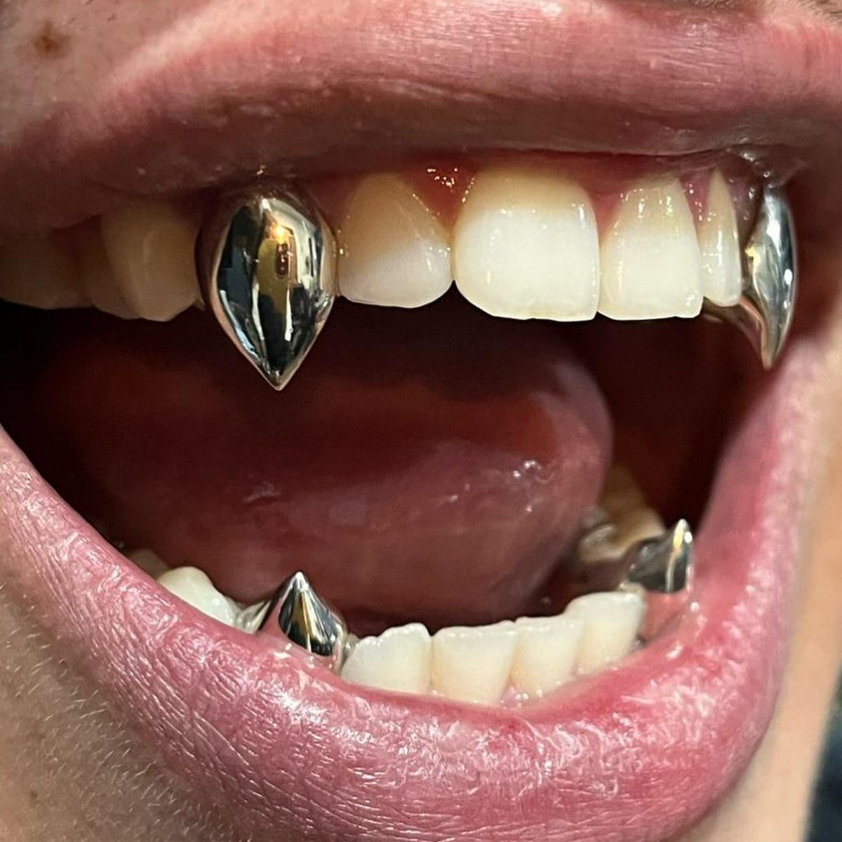 TOPGRILLZ Glossy Vampire Fangs Teeth Grillz Hip Hop 14K Gold Plated Single Tooth Caps Dental Grills Halloween Cosplay Jewelry