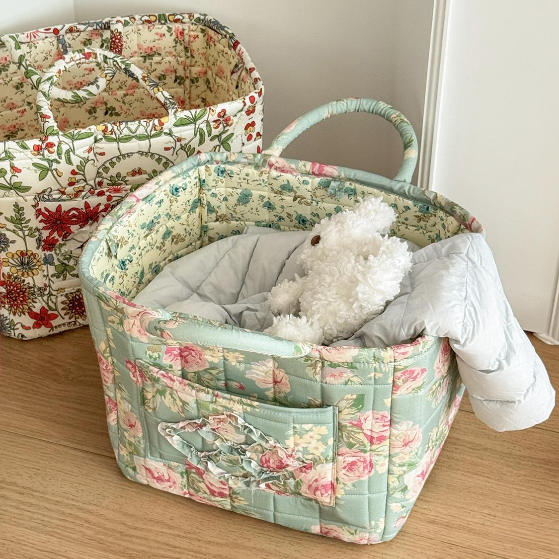 Large Flower Series Retro Floral Quilted Storage Basket, Foldable Fabric Handheld Basket, Home Organizer for Clothes and Toys, Space-Saving Spliced Retro Floral Storage Bin, Foldable Organizer for Storing Clothes, Towels, Toys, Travel and Picnic Supplies
