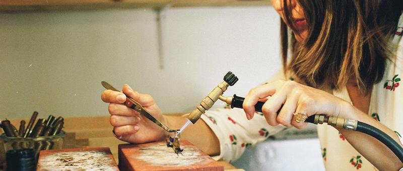 Dearmay initial Letter necklace For Women, Dainty Gold Letter Necklace Tiny A-Z Pendant Choker Necklace Trendy Cute Personalized MonogramName Necklace Gold Jewelry Necklace for Teen Girls&Mother Gift Valentine's Day Gift