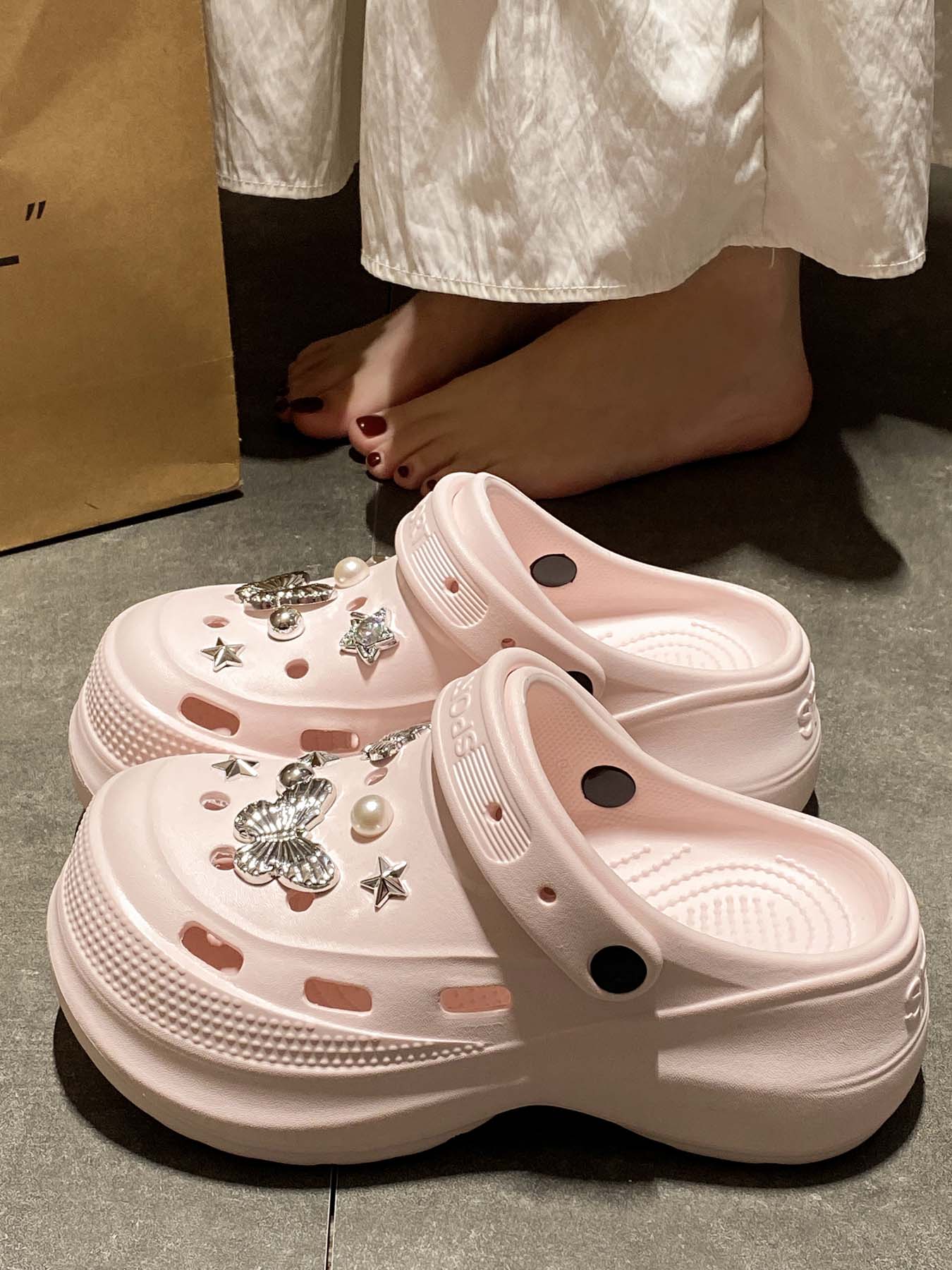2026 New Fashion Versatile Holey Shoes for Women, Eva Comfortable Breathable Thick Sole, Simple Casual Beach Sandals, Outdoor Garden Shoes, Slipper, Slippers Shoes