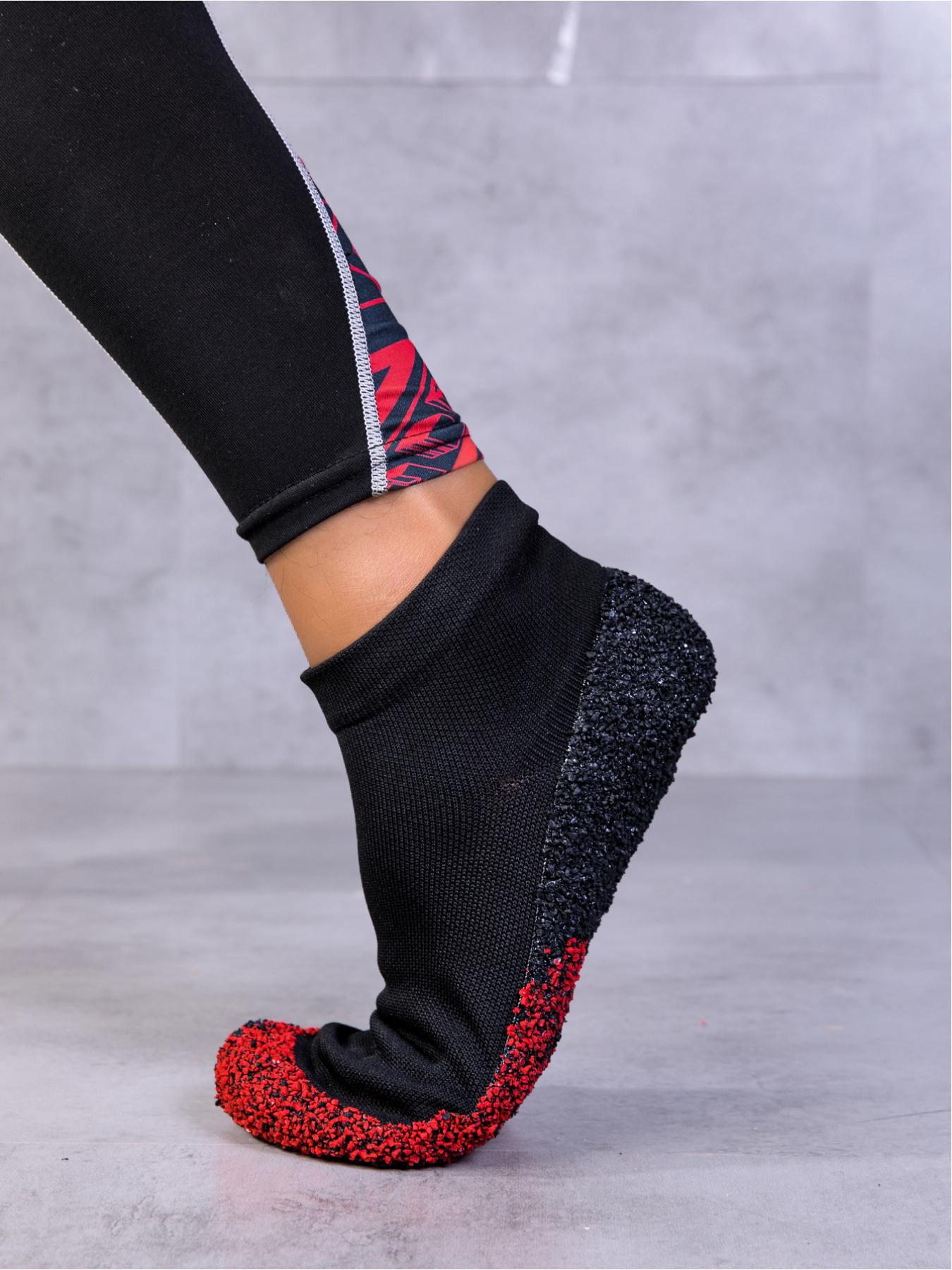 Ladies' widened elastic knitted foot socks with a granular sole for strong grip, soft and skin friendly fabric for comfortable wrapping, and a heel loop design for easy on and off. Essential for gym yoga and daily casual indoor exercise wear