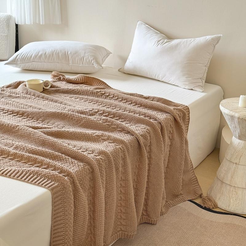Soft Knitted Throw Blanket with Tassels – Cozy Decorative Blanket for Couch, Sofa & Bed