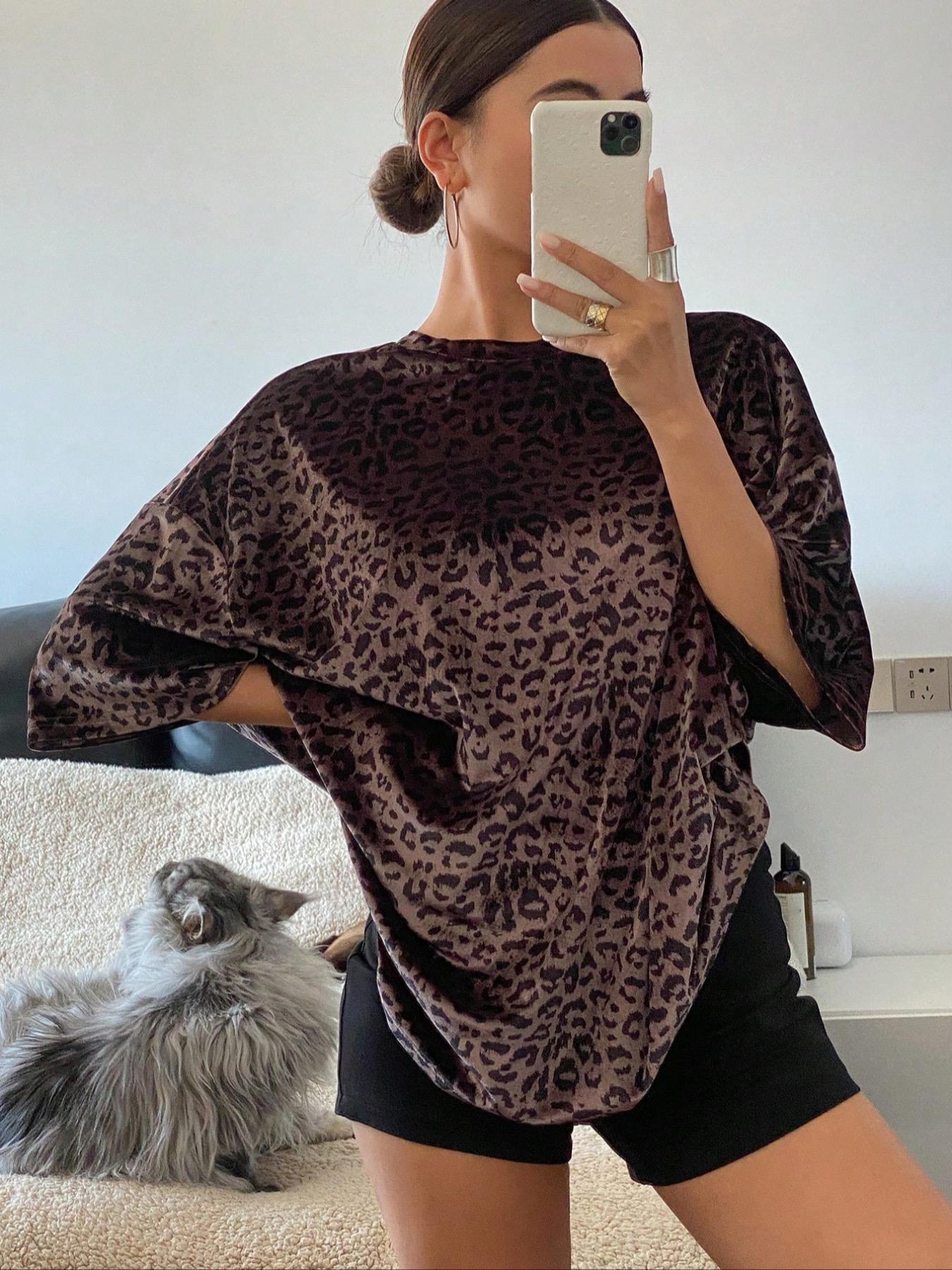 Women's Casual Velvet Leopard Print Loose Dropped Shoulder T-Shirt, Oversized T-Shirt，Comfortable and Stylish, Perfect for Everyday Wear, Ladies Fashion Top