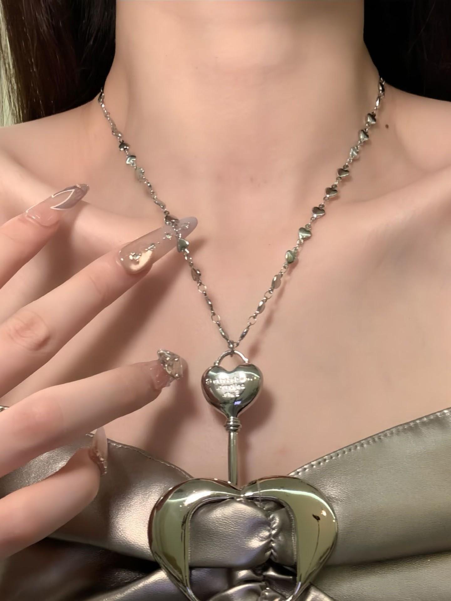 2PCS Lace Cross Keychain Necklace, Retro Style, Simple Fashion, Perfect Gift, Daily Accessory, Party, Holiday