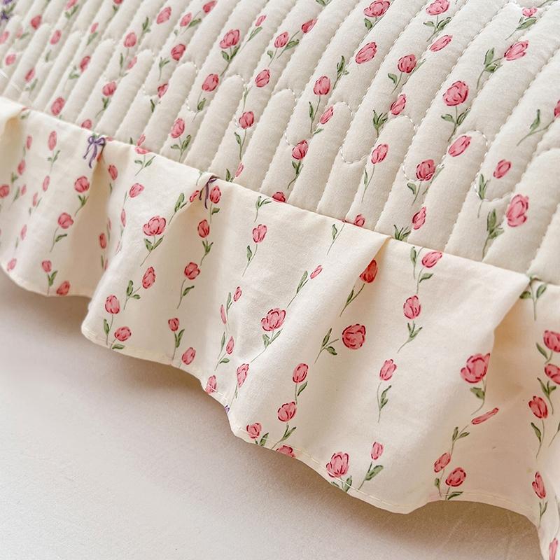1pc Floral Pillowcase, Quilted Edge Design, Thickened Comfort, Breathable, Suitable for All Seasons, Bedding Accessory