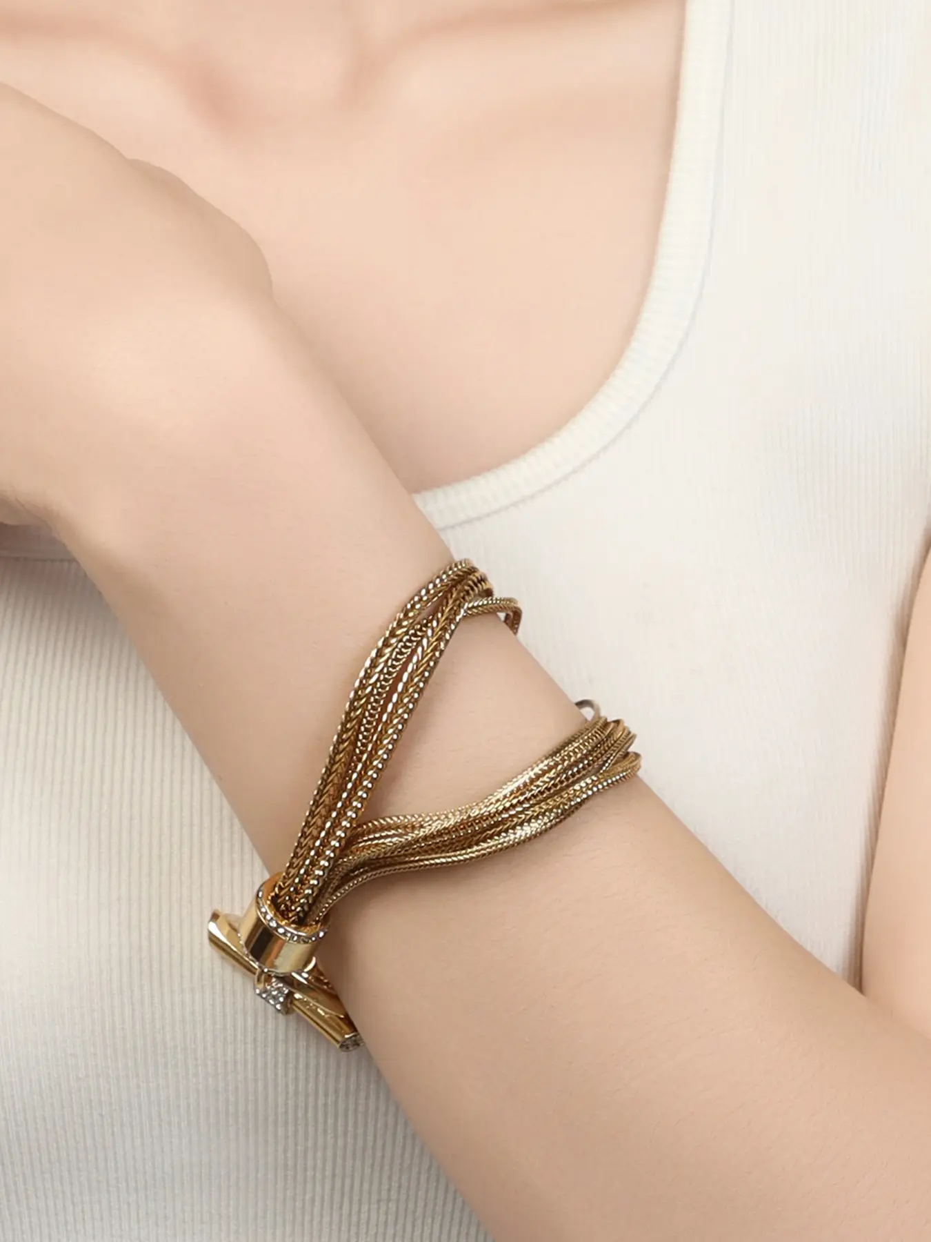 1 fashionable and elegant T-buckle multi-layer bracelet, Stacked design bracelets, suitable for daily commuting, vacation and dating, and also a surprising and exquisite small gift.