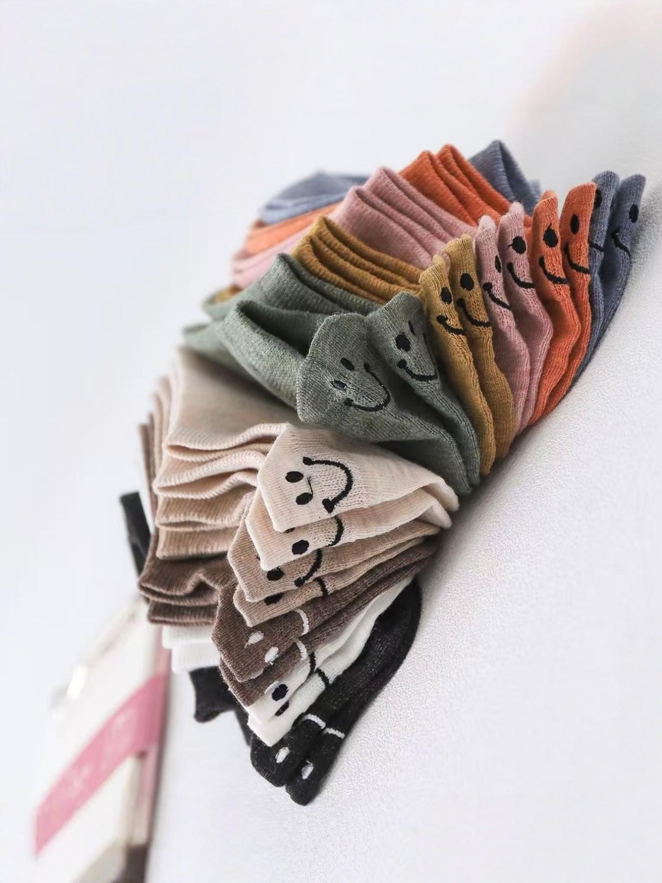 Men's and women's multi-color no-show socks with smiley face on the heel, 20 pairs sock packs, breathable, sweat-absorbent, comfortable, non-slip, short socks. Fashionable design perfectly meets the daily casual wear needs of men and women.