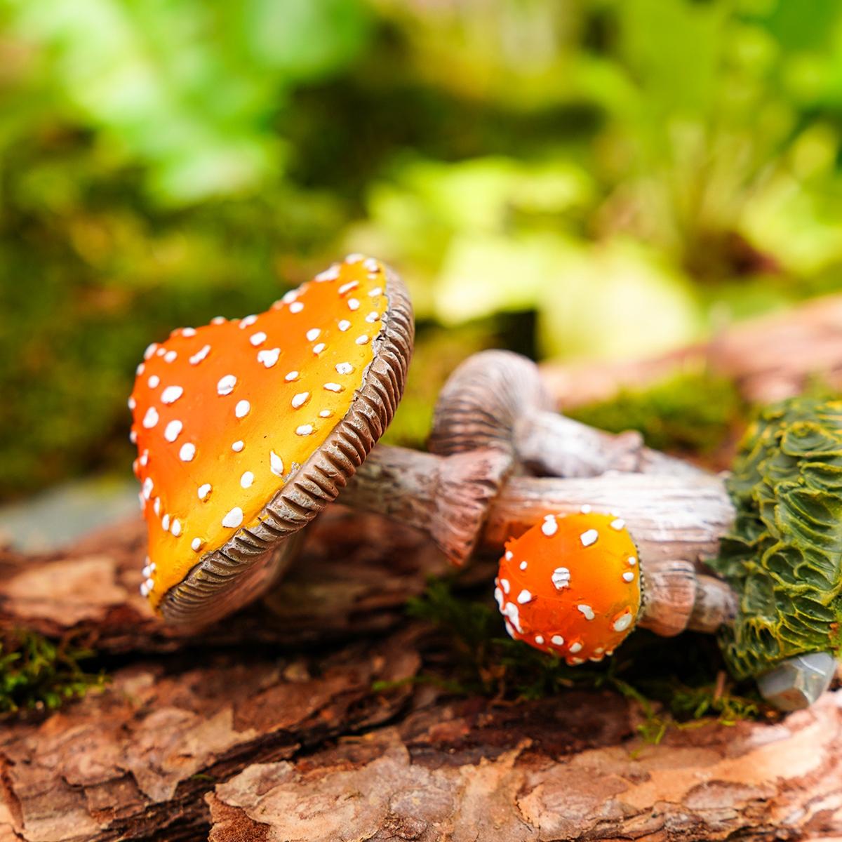 Resin Mushroom Decorative Figurine, Hand-Painted Garden Ornament, Realistic Three Small Mushrooms Design, Home Yard Decoration