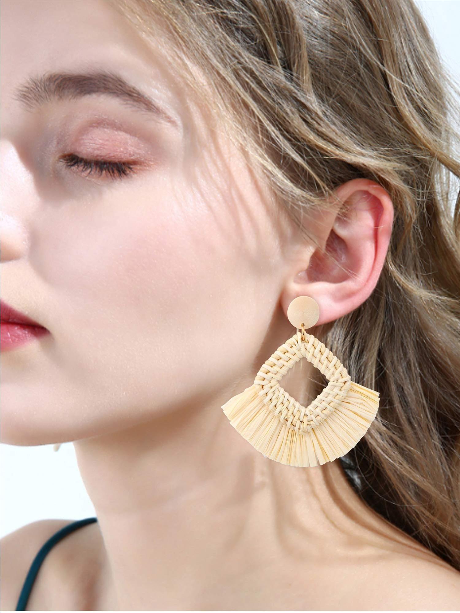 1 Pair Bohemian Beige Rattan Raffia Fringe Dangle Earrings for Women Men Handmade Natural Woven Straw with Elegant Wooden Decor Lightweight Fashionable Hypoallergenic Posts Provide Safe Comfortable Wearing Experience