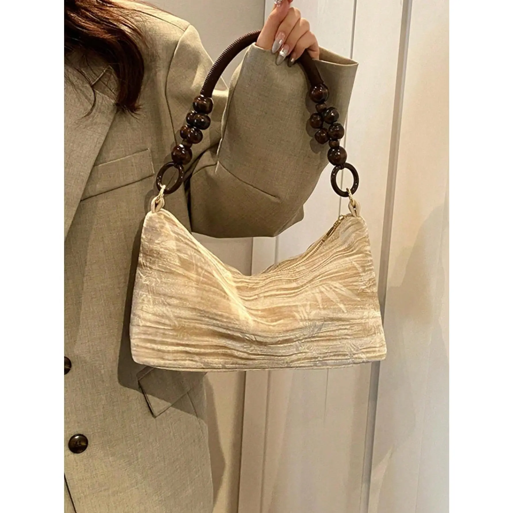 Cloud-Shaped Shoulder Bag, Fashion Dumpling Bag, Featuring Velvet Fabric