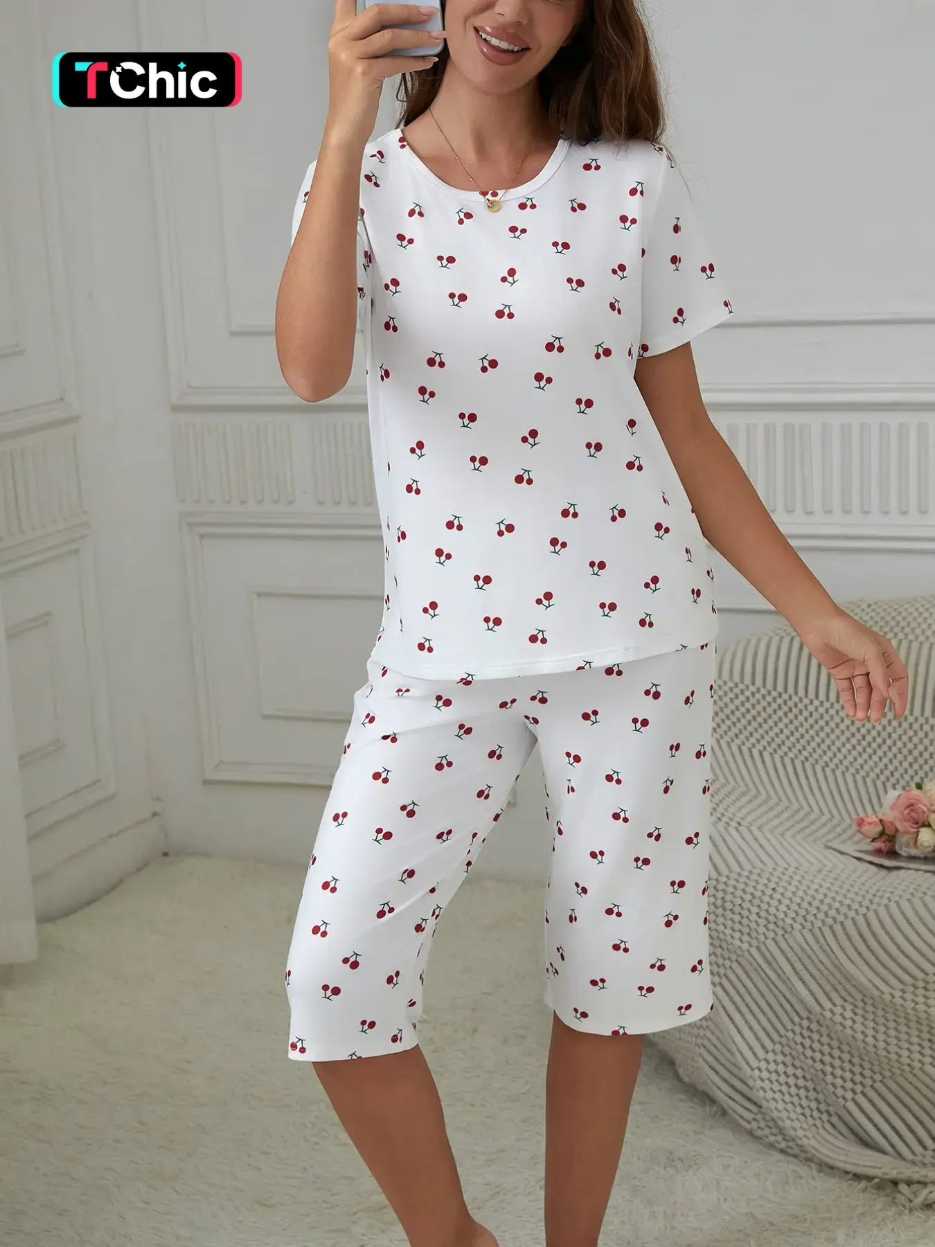 Women's Floral Print Pajama Set, Round Neck Short Sleeve Top with Pocket, Rose Print Three-Quarter Pants, Comfortable Sleepwear, Loungewear