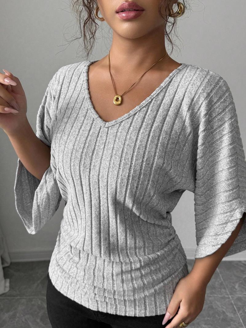 Women's 1pc Solid Color Ribbed Batwing Sleeve V-Neck Blouse Soft Stretchy Knit Fabric & Relaxed Batwing Sleeve Design & Vertical Ribbed Texture & V-Neck Silhouette & Curved Hem Detail，batwing shirts