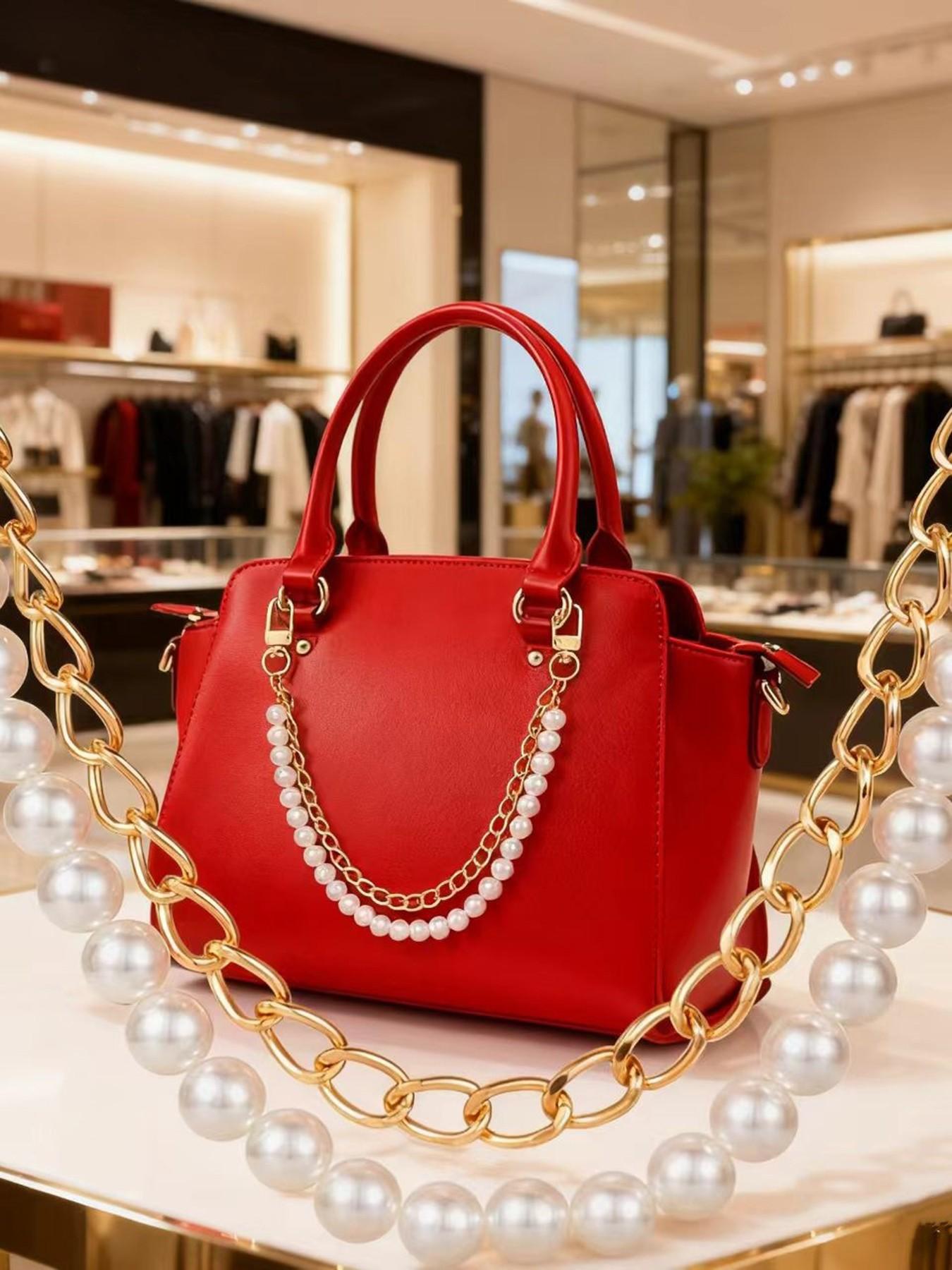Gentle, delicate, elegant, textured pearl chain with double layered structure design and chain decoration, possessing a sense of hierarchy, widely used, convenient to carry, can be used as bag decoration, Elegant chain handbag