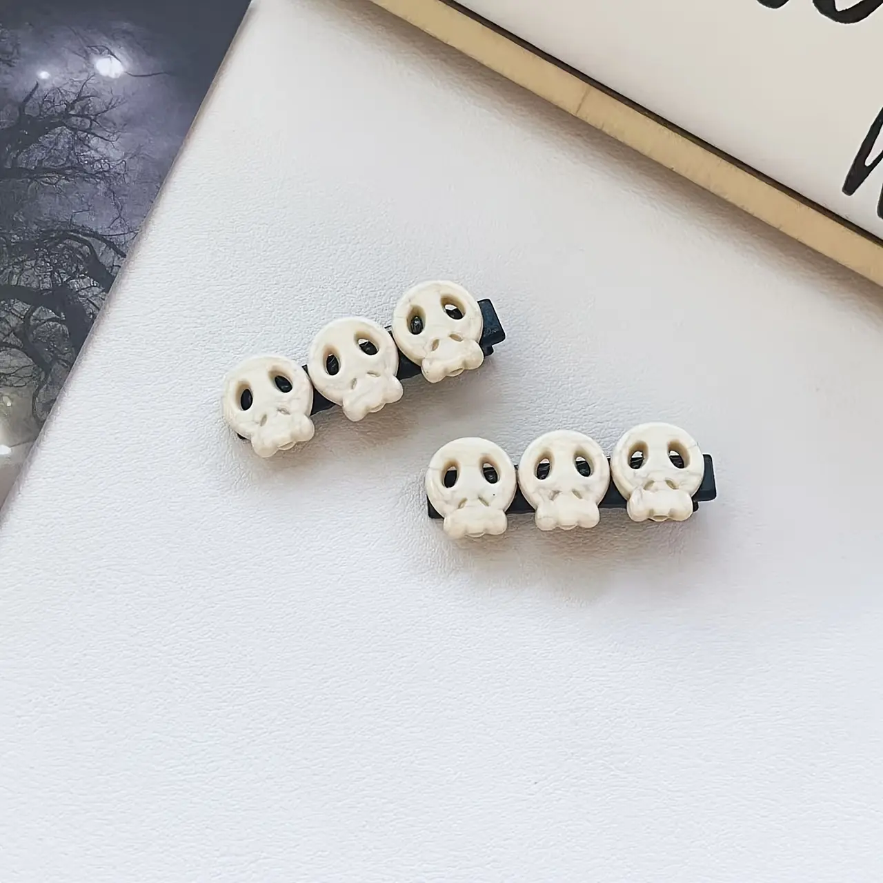 2pcs Skull Hair Clips - Matte Acrylic Halloween Hair Accessories, White Skull Design with Black Serrated Pattern, Perfect Spooky Holiday Costumes, Skull Jewelry