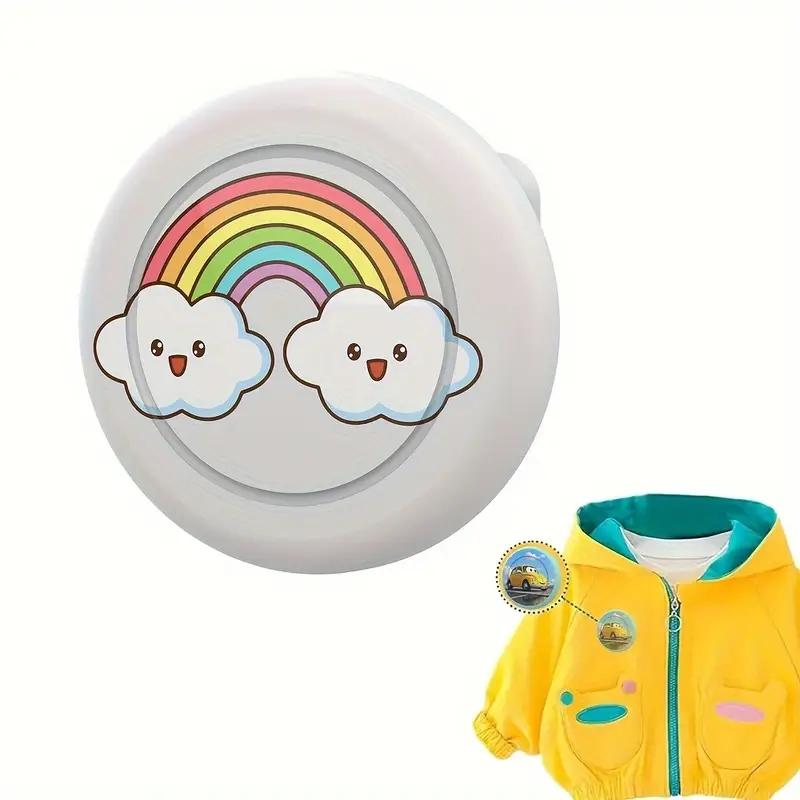 The cute silicone Apple AirTag protection case keychain is suitable for badges, Apple GPS trackers, positioning devices, cartoon brooches and other products. It has waterproof and shockproof protection functions.