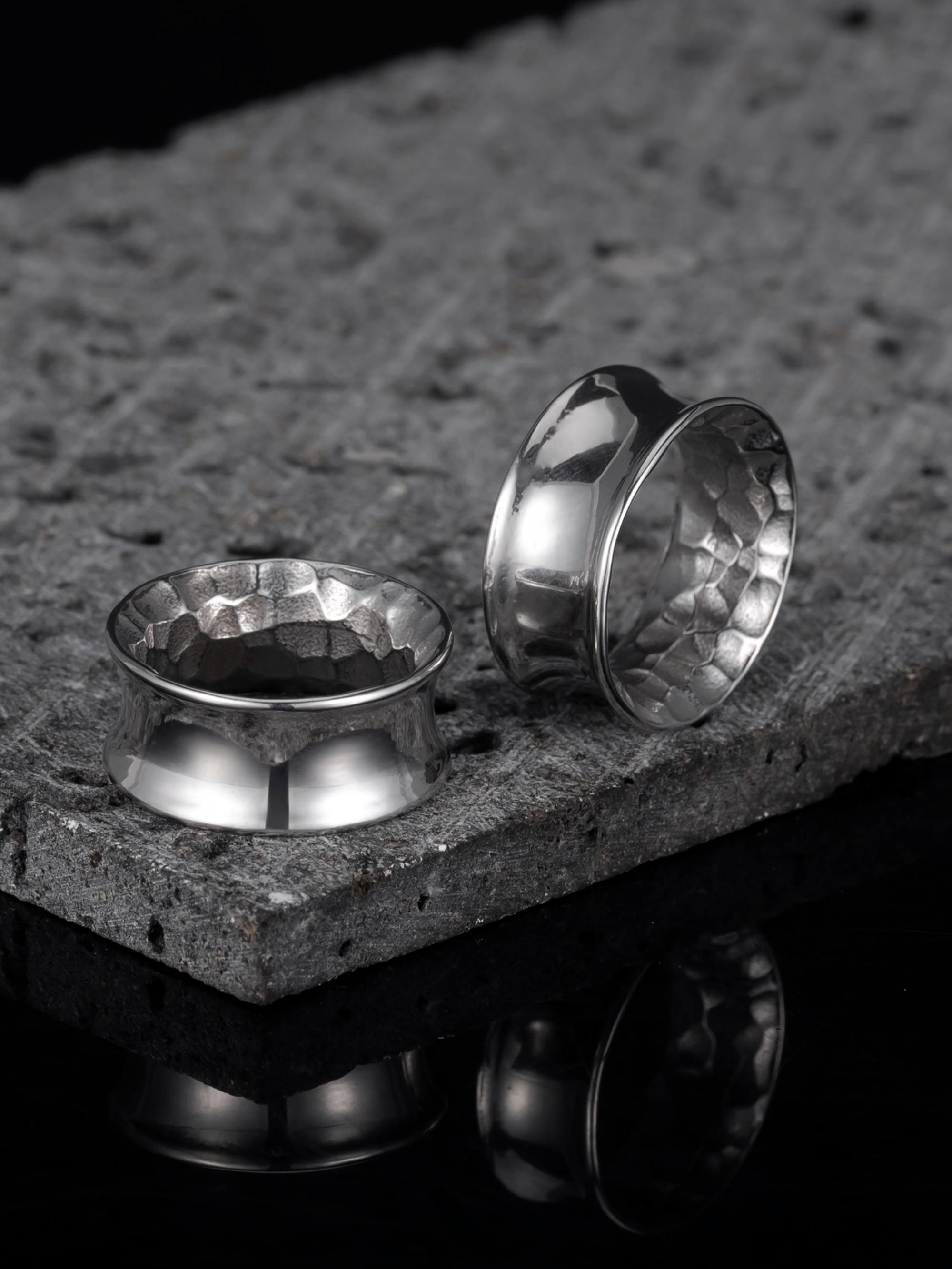 vanku 2pcs Hammered 316L Stainless Steel Ear Tunnels, Unisex Hip-Hop Punk Piercing Jewelry, Casual Style, Plain Pattern, All Seasons