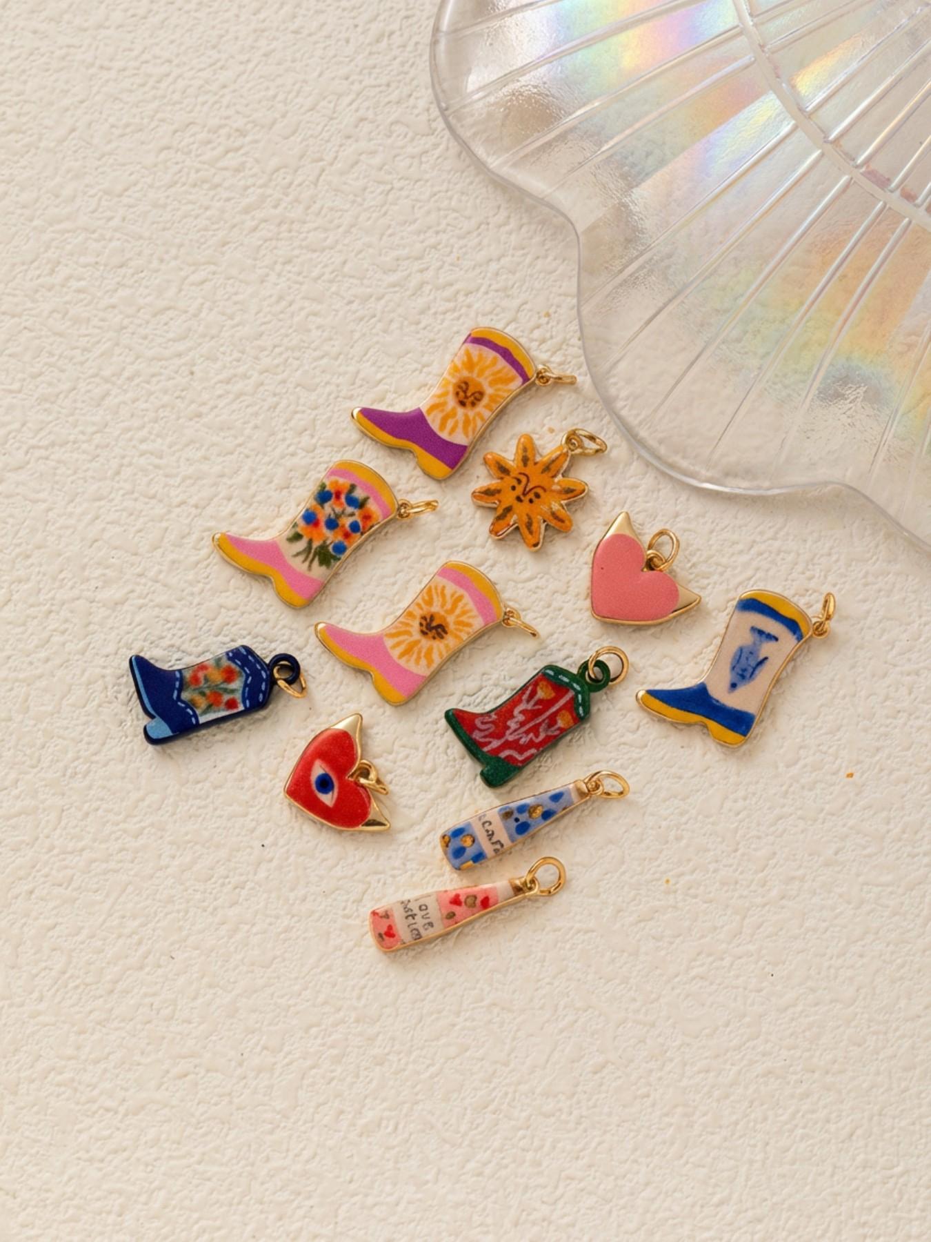 1PC fashionable commuting bohemian style pendant, painted enamel, flower boots, heart-shaped eyes, bottle, boot series pendant, copper plated 18K gold, suitable for DIY fashion accessories such as keychains, bags, and jewelry