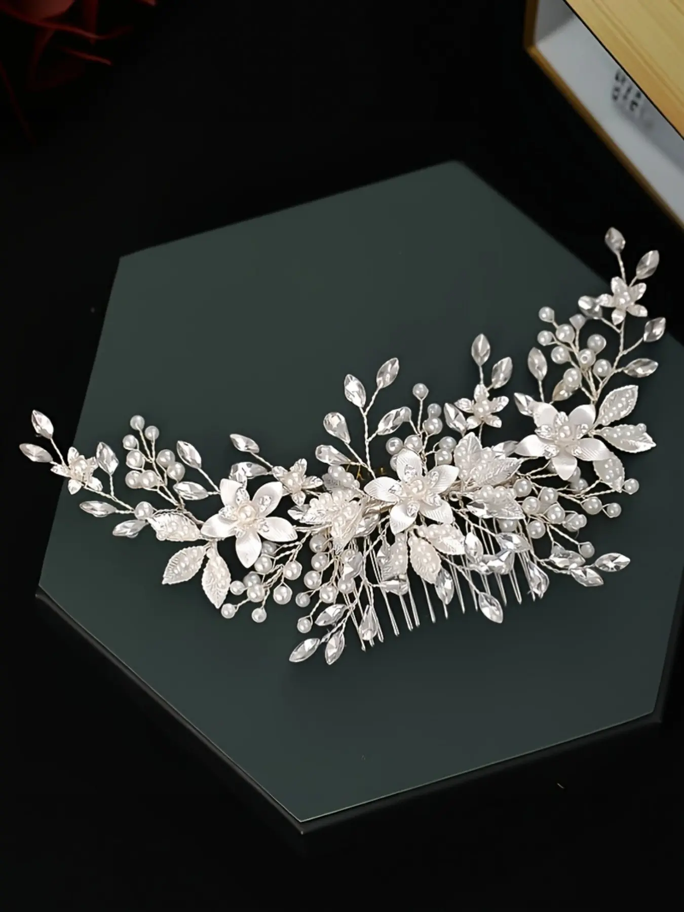 Elegant Pearl Crystal Flower Hair Comb, Fashion Handmade Pearl Hair Accessory, Wedding Dress Hair Comb, Evening Party Hair Decor, Headwear