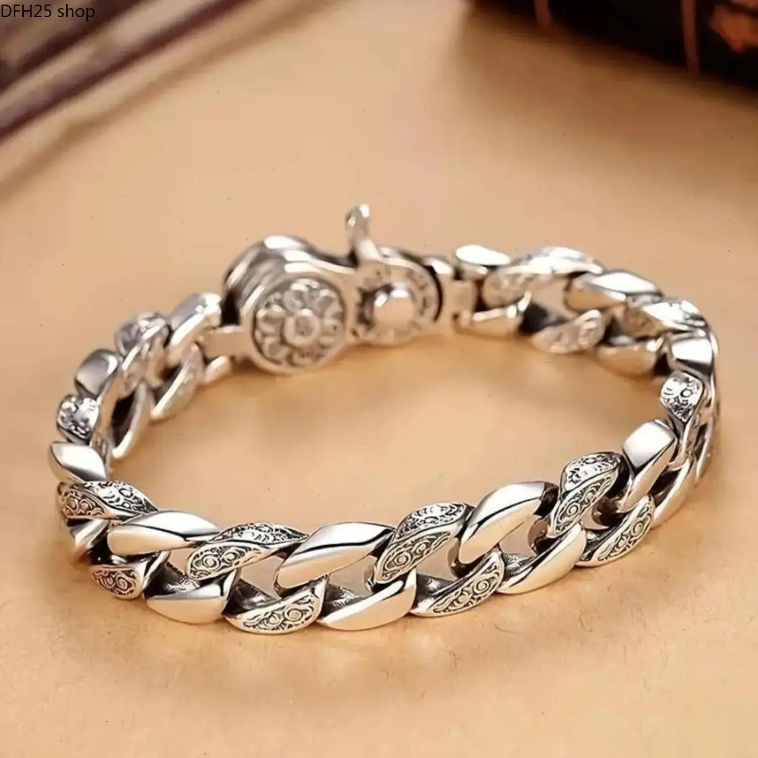 Rotating Bracelet for Women, Silver Tone Metal Bangle with Decorative Spinning Detail, Adjustable Wrist Jewelry for Daily Wear and Casual Outfits