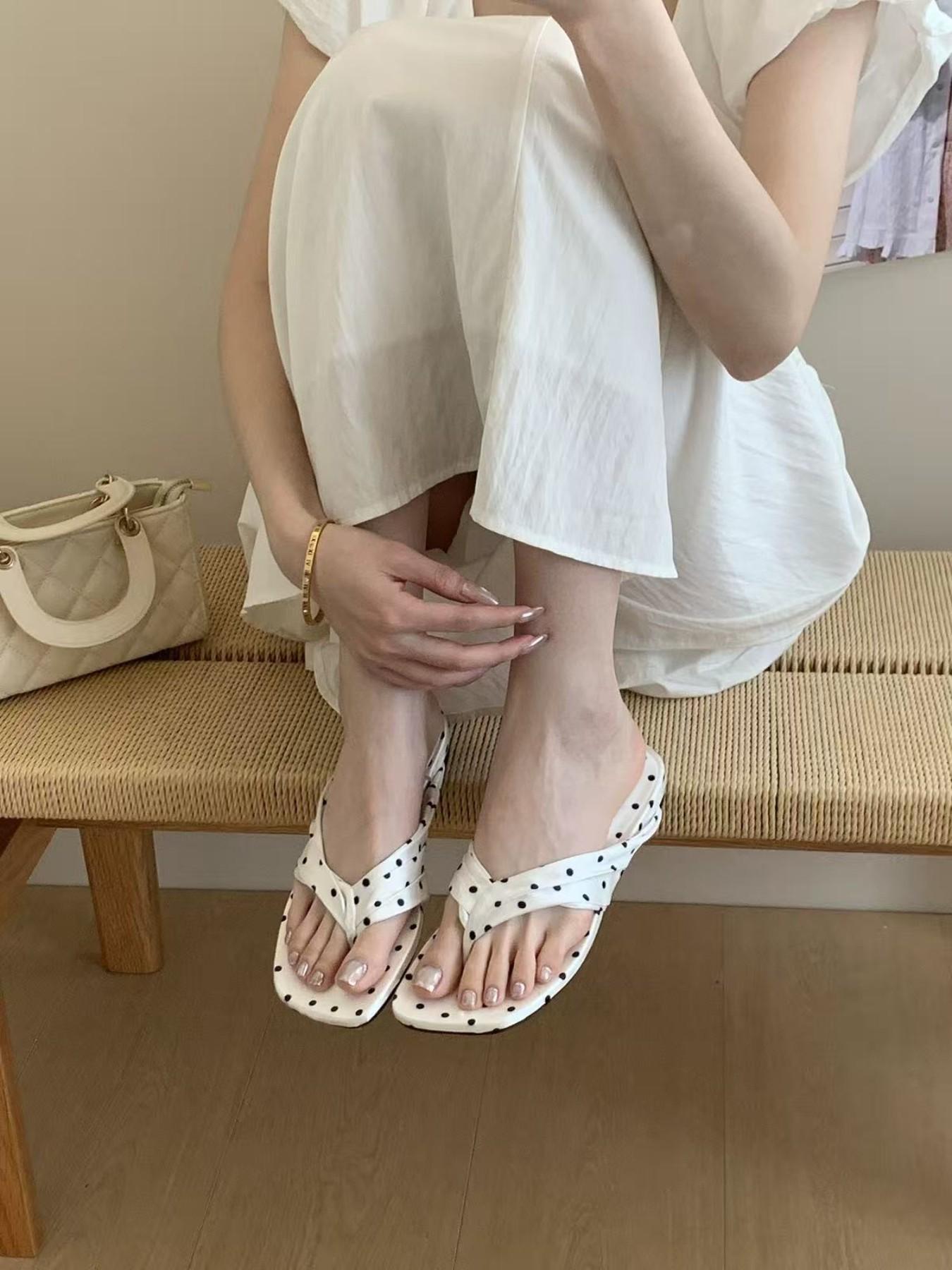 2026 Summer New Square Toe Sandals for Women, Outdoor Wear, Flat Sole, Slip-On, Comfortable Beach Shoes, Trendy Footwear