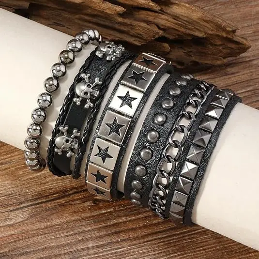 4Pcs Multilayer Retro Star Emo Studded Bracelets Set for Men Women, Punk Rock Leather Cuff Bracelets Vintage Chain Pop 80s 90s Jewelry Skull Biker Studded Spiked Strand Bracelet Adjustable Halloween Wristband
