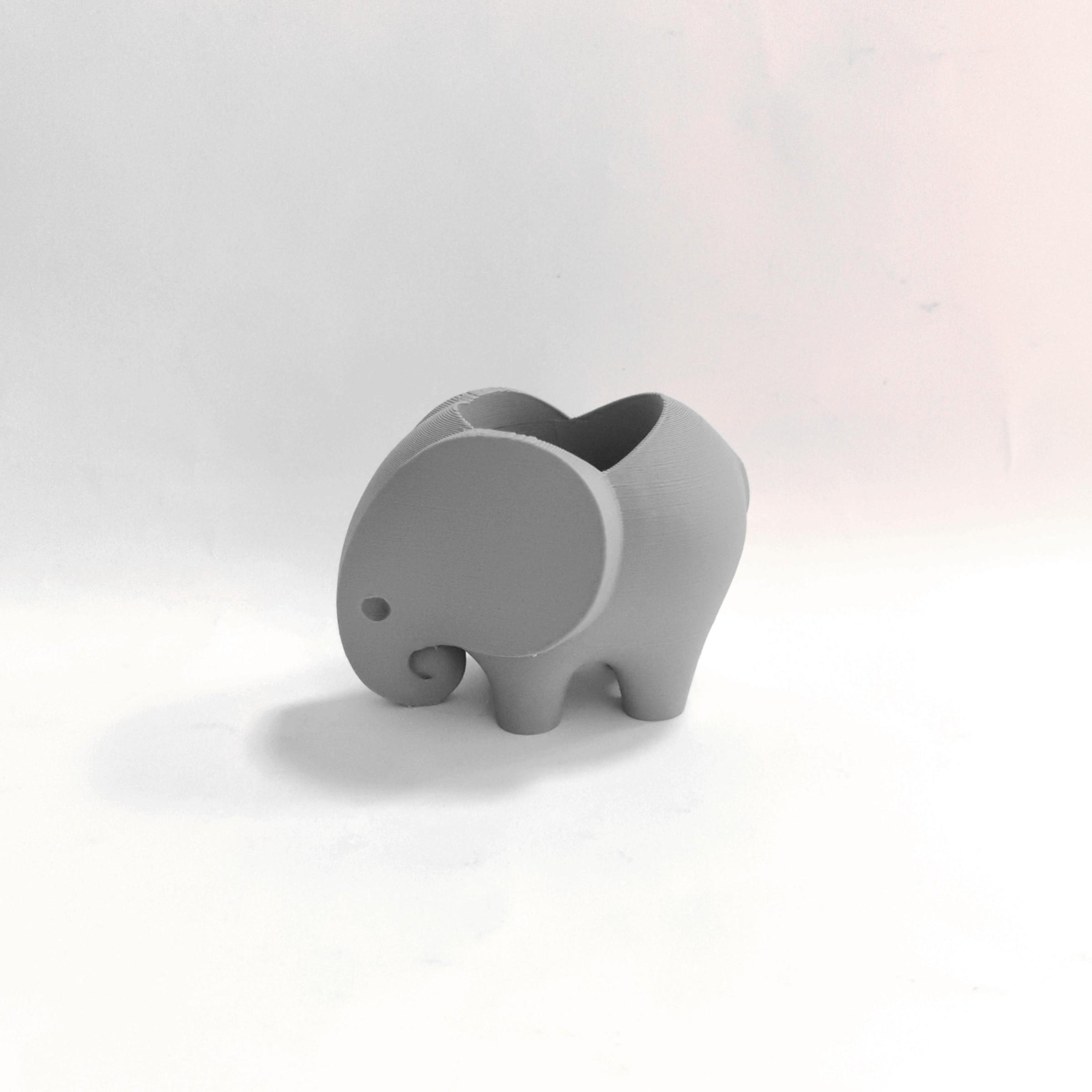 Mini Elephant Succulent Planter with Drainage Hole, 3D Printed Small Cactus Pot, Indoor Outdoor Decor, Durable Plastic, Gift Idea