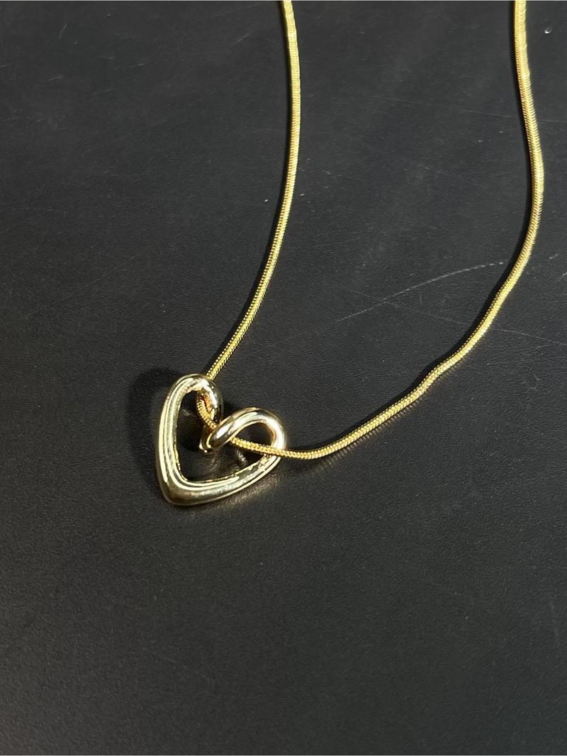 Women's Stainless Steel Heart Pendant Necklace, Love Heart Necklace, Simple Vintage Design, Fashionable Daily Wear Jewelry for Women