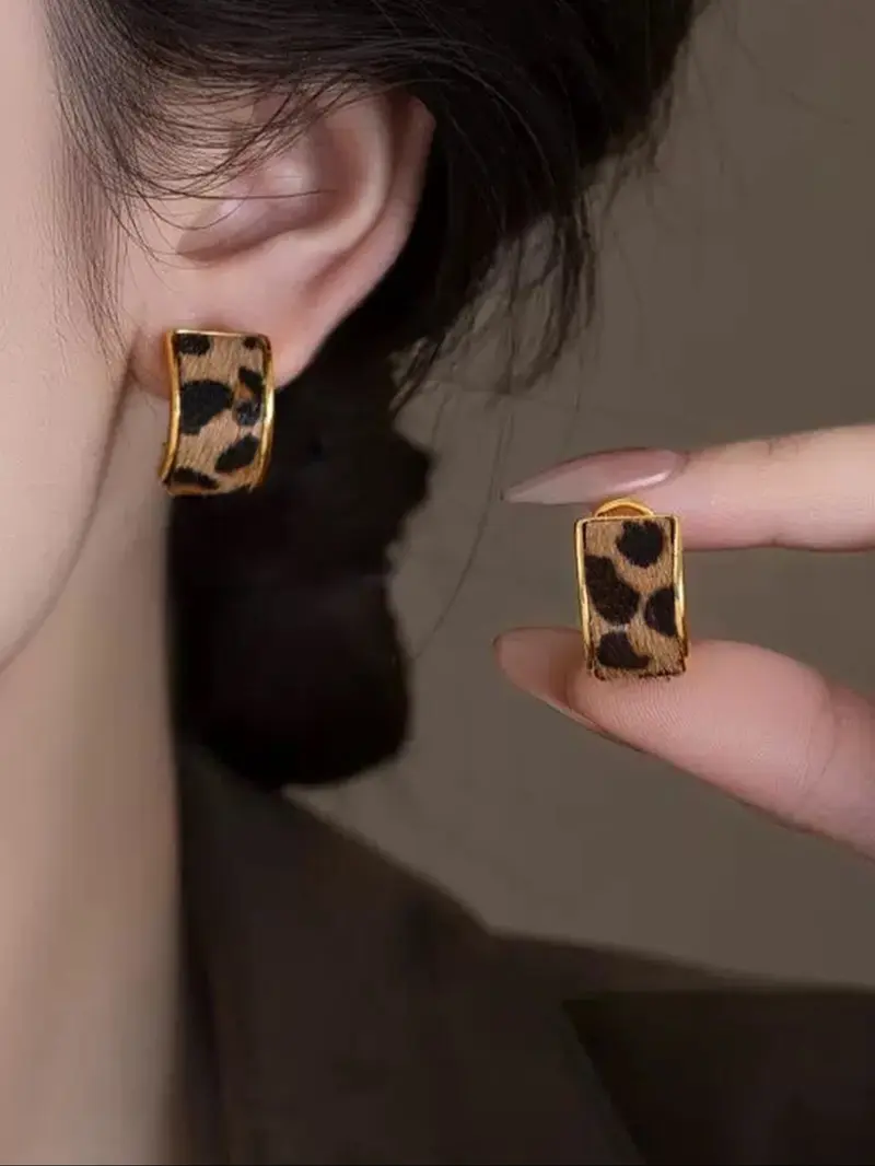 Women's Leopard Print Statement Hoop Shape Earrings, Ear Hoops, Elegant Geometric Design, Perfect for Daily Wear & Parties, All-Season Accessory, Trendy Jewelry Women's Leopard Print Statement Hoop Shape Earrings, Ear Hoops, Elegant Geometric Design, Perfect for Daily Wear & Parties, All-Season Accessory, Trendy Jewelry