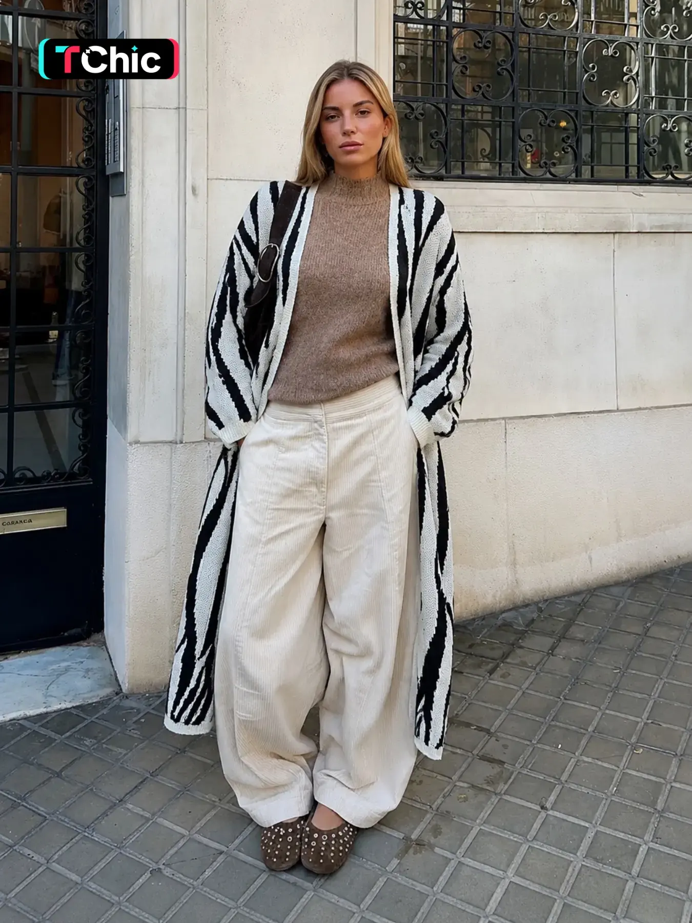 WOMEN'S Y2K KNITTED CARDIGAN, WITH BLACK AND WHITE ZEBRA PRINT ELEMENTS, FEATURING A LONG AND LOOSE FIT, IS COMFORTABLE AND CASUAL TO WEAR, HIGHLY INCLUSIVE OF DIFFERENT BODY TYPES, AND CAN CREATE A RELAXED AND FREE - SPIRITED DRESSING ATMOSPHERE. IT IS S