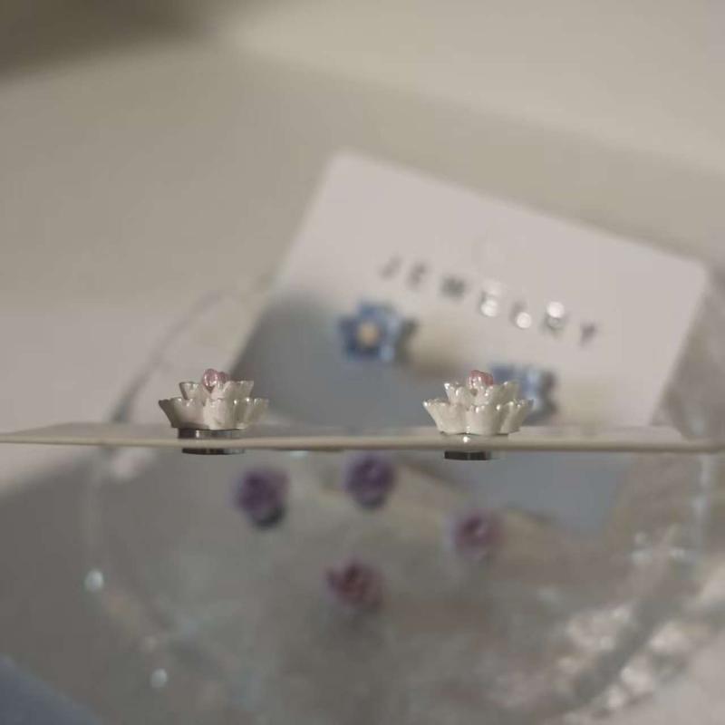 {Comfort Earrings} Magnetic Men's Perforated Ear Clips, Fashion Style Zircon Magnetic Ear Clips, Silver and Black Punk False Ear Clips {Comfort Earrings} Magnetic Men's Perforated Ear Clips, Fashion Style Zircon Magnetic Ear Clips, Silver and Black Punk False Ear Clips