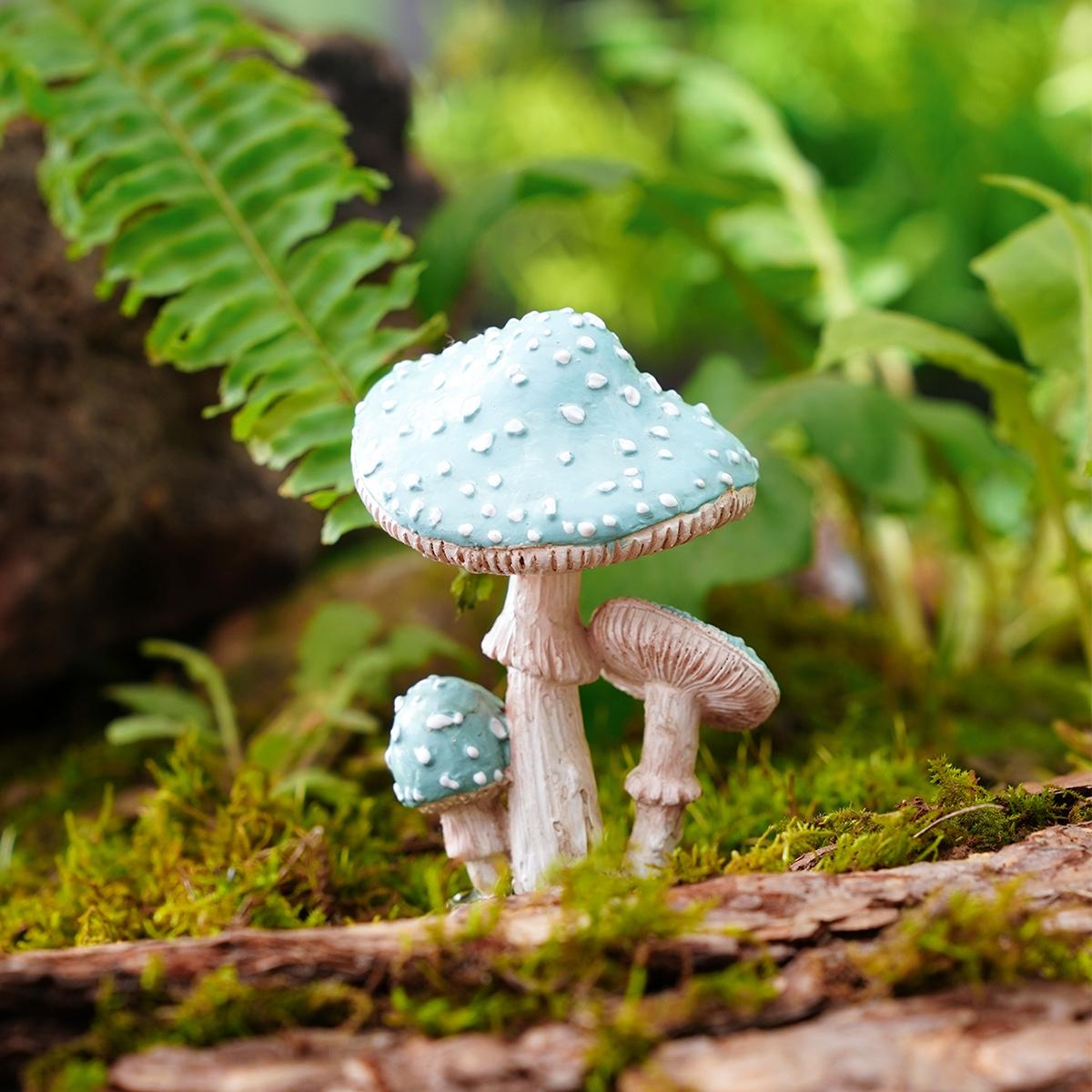 Resin Mushroom Decorative Figurine, Hand-Painted Garden Ornament, Realistic Three Small Mushrooms Design, Home Yard Decoration