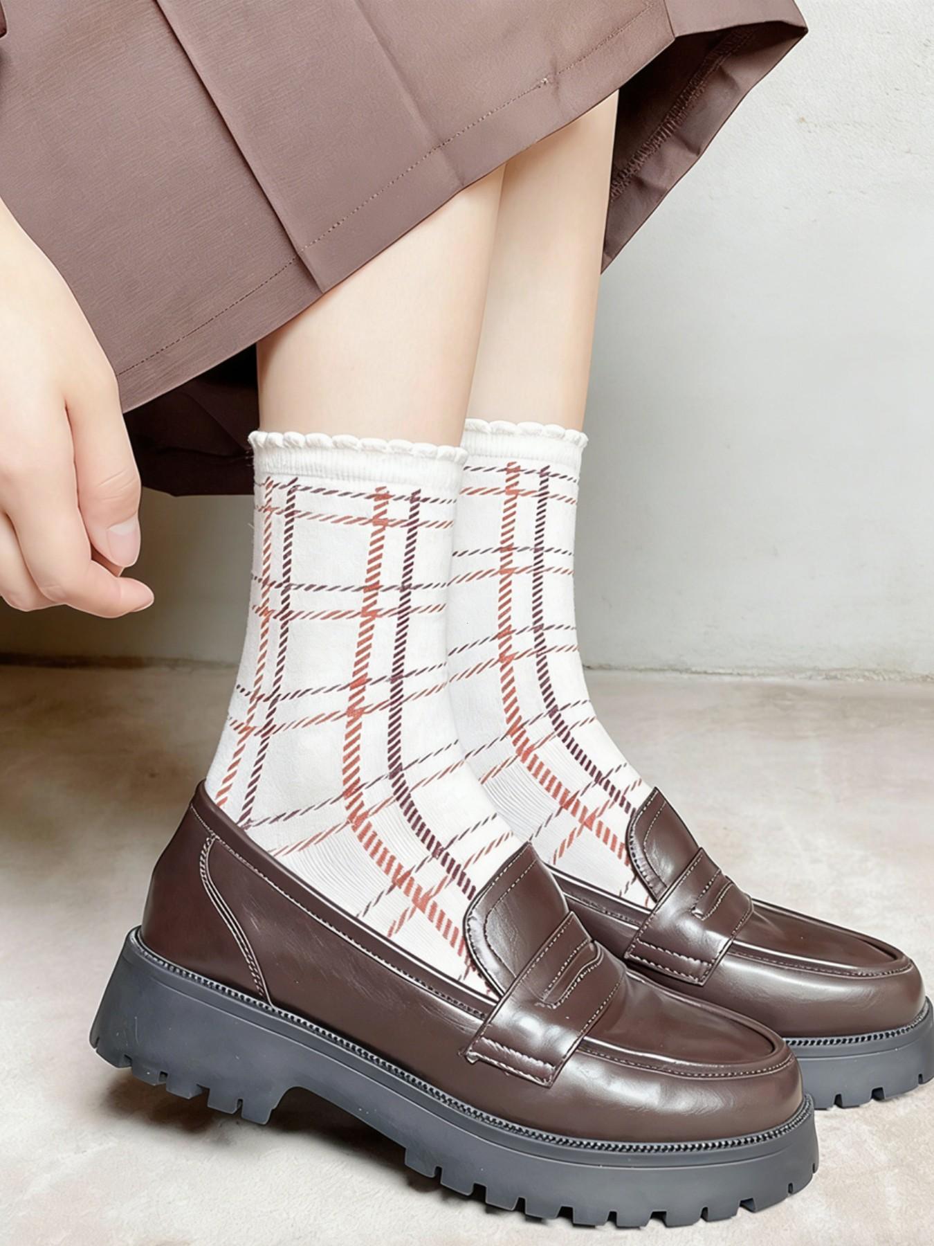 Random 3 Pairs Vintage Caramel Color Mid-Calf Socks, Comfortable and Stylish Footwear, Perfect for Daily Wear and Casual