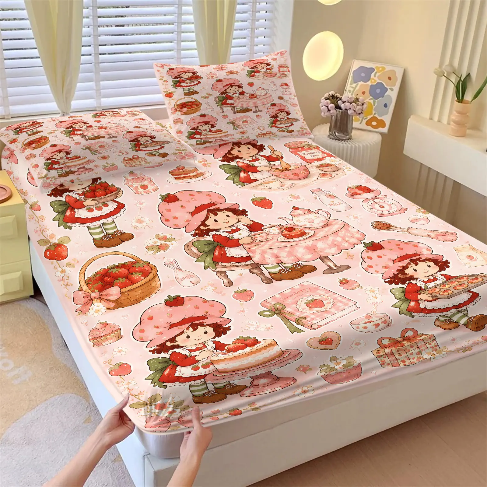 Cute Strawberry Baking‑Girl Style Fitted Sheet Set, 1 Fitted Sheet + 2 Pillowcases‑3 Piece, Soft Microfiber Deep Pocket Design All Season, Kawaii Pink Bedroom Decoration, Gift for Coquette Aesthetic Enthusiast