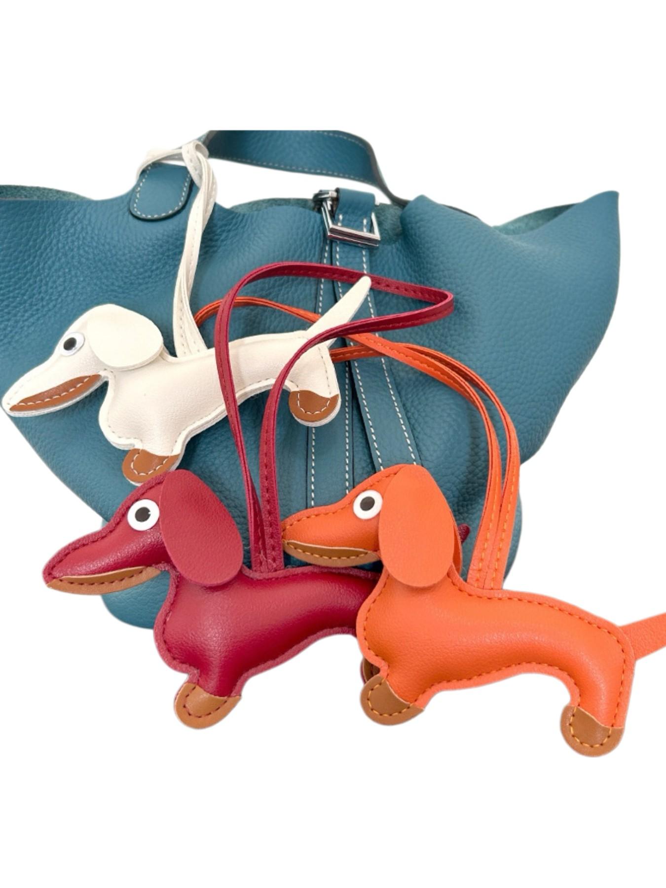 Creative Cute Sausage Dog Faux Leather Keychain, Bag Charm, Car Key Decoration, Adorable Accessory for Bags and Keys