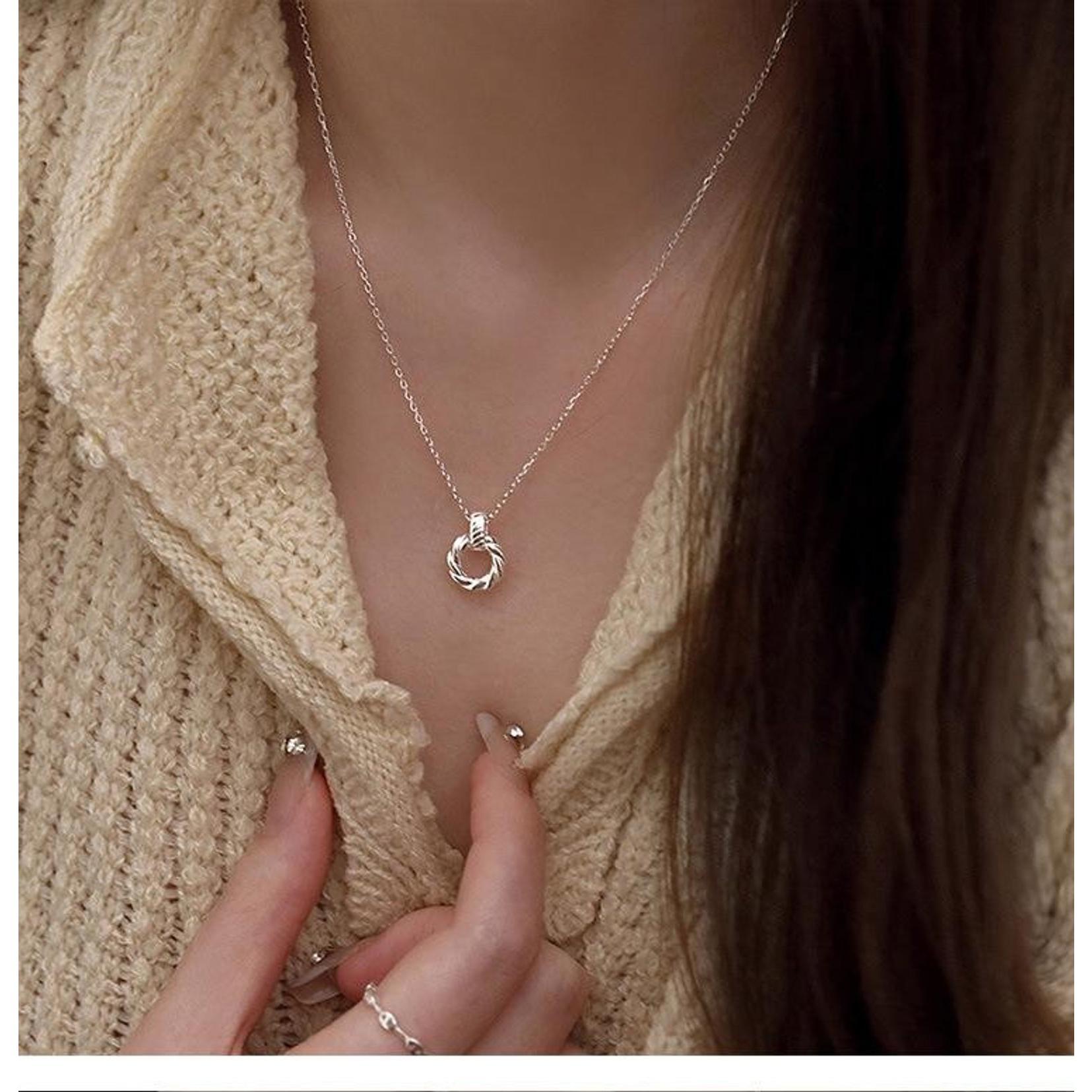 S925 Sterling Silver Small Round Necklace New Year Style Light Luxury Minimalist High-end Niche Design Collarbone