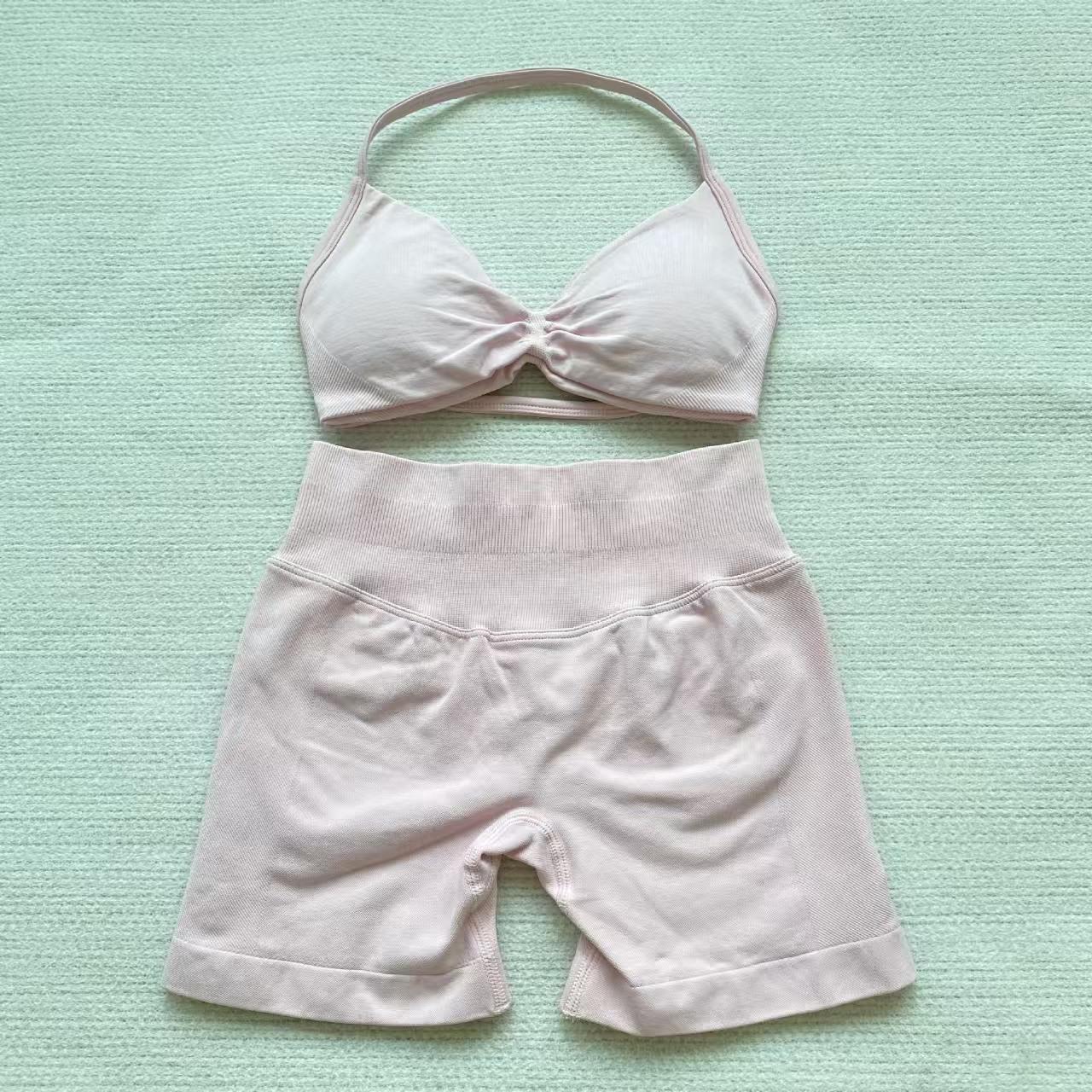 DFYNE halter neck bra with backless design and hip-lifting shorts are highly elastic and won't dig into your skin. They're versatile enough for both workouts and everyday wear.