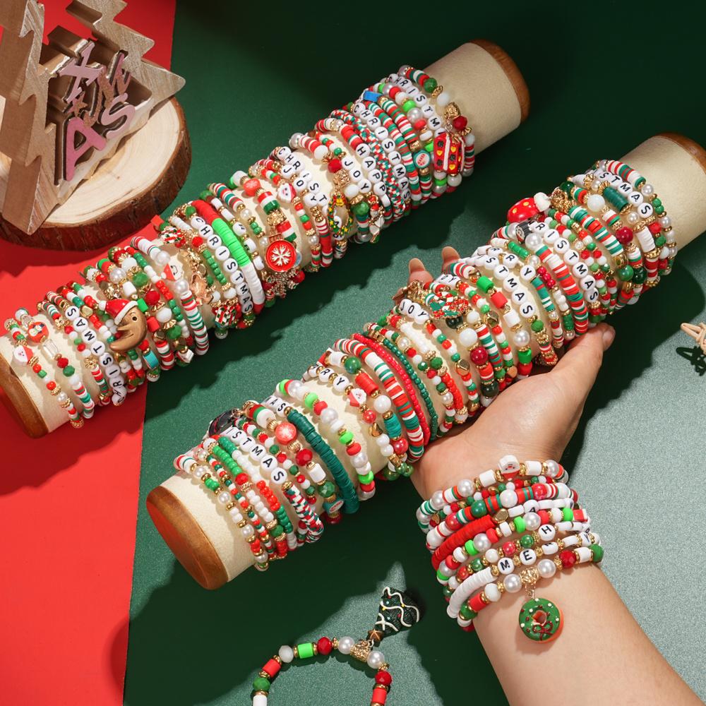 25/35/45Pcs Merry Christmas Polymer Clay Beaded Heishi Charm Bracelet Set - Women'S Colorful Party Favors And Gift Ideas - Random Santa Claus, Deer, Tree, Bell, Sock, Glove Designs, Perfect for Christmas Party Holiday Celebrations