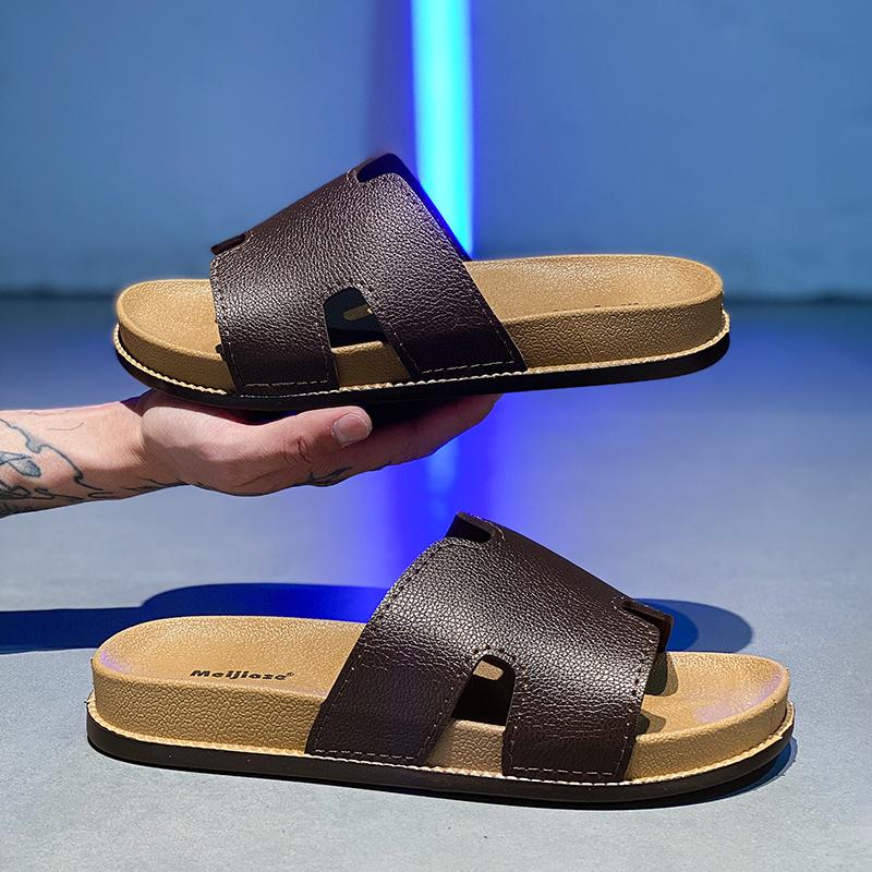 These Stylish Open-toe Slippers Are Perfect for Both Home and Outdoor Use. a New Spring/summer 2026 Men's Style, Plus-size, Lightweight, Non-slip, and Comfortable Sandals Ideal for Everyday Outings and Beach Activities.
