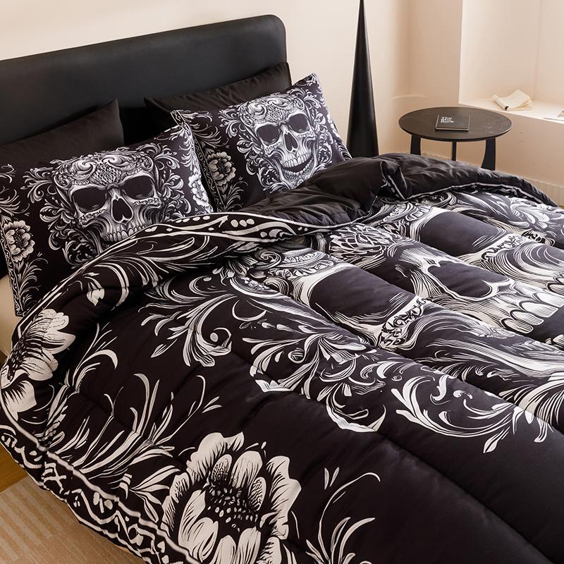 3-piece Quilt Set (1 Quilt + 2 pillowcases, no pillow), including 180Gsm filling, soft and breathable, digitally printed black and gray floral patterns of skulls, suitable for bedrooms, dormitories and home use, no bed sheets or bed covers.