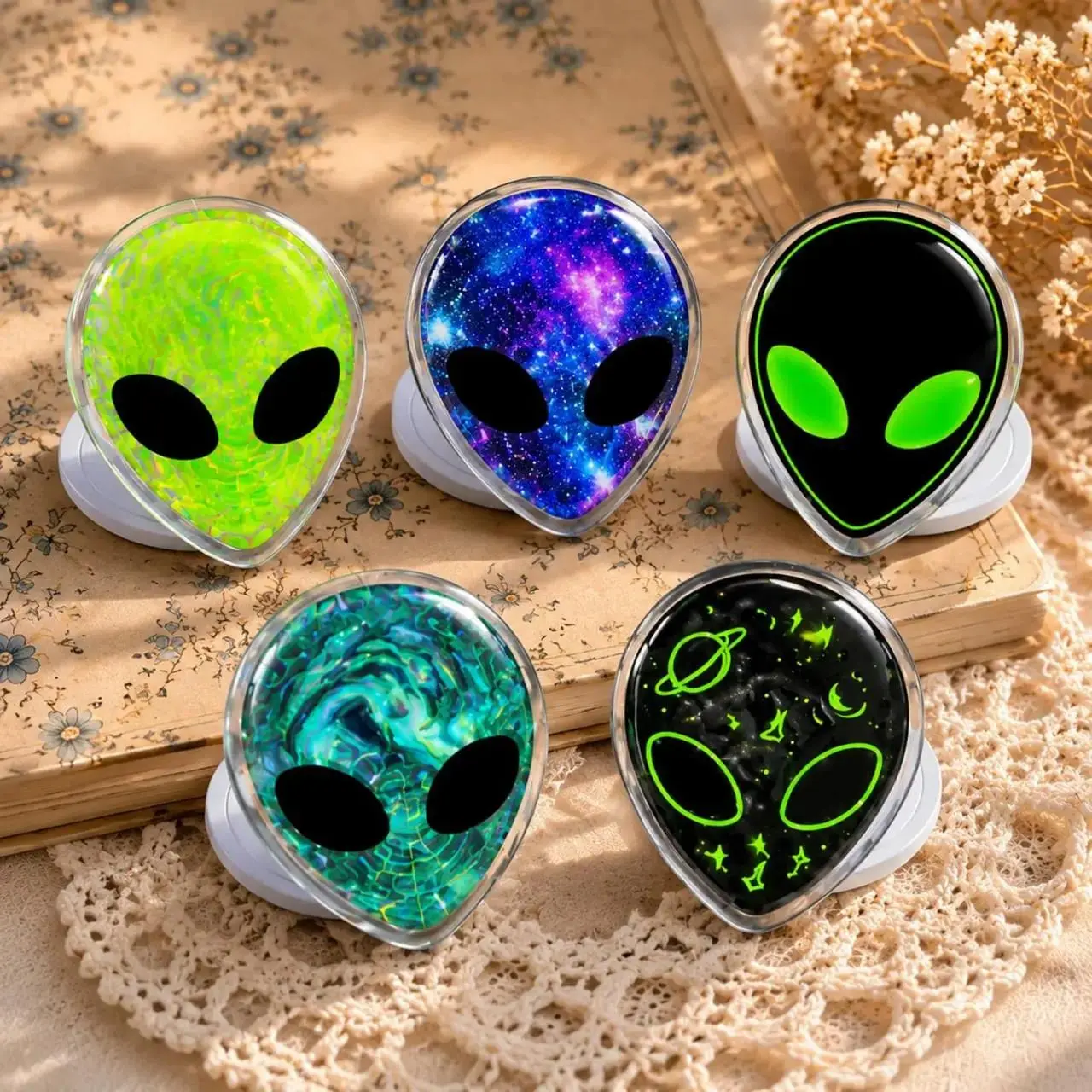 Alien Head Phone Grip Holder Aesthetic Space Theme Collapsible Stand for Unique Mobile Phone Decor